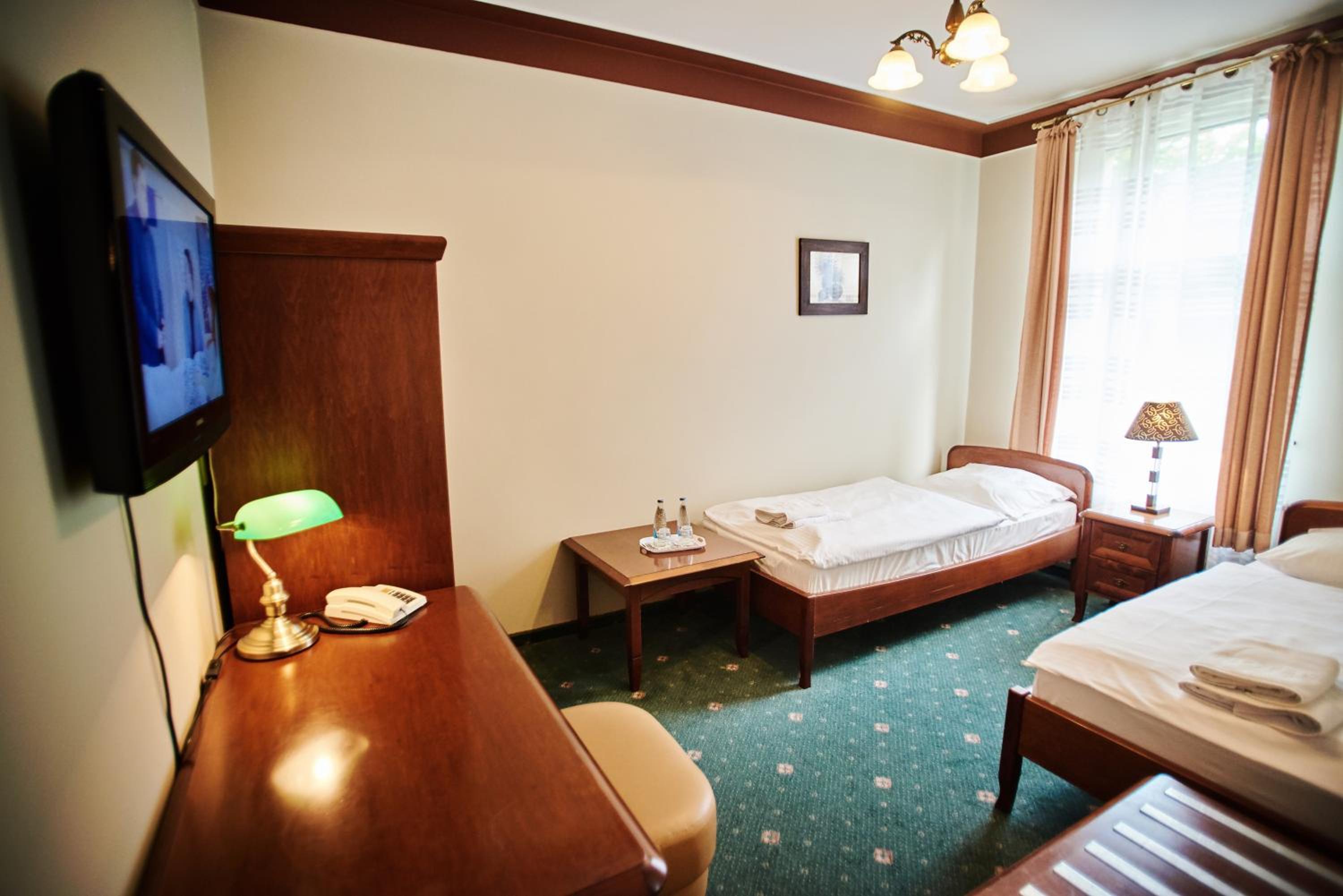 Standard Twin Room - Photo 1