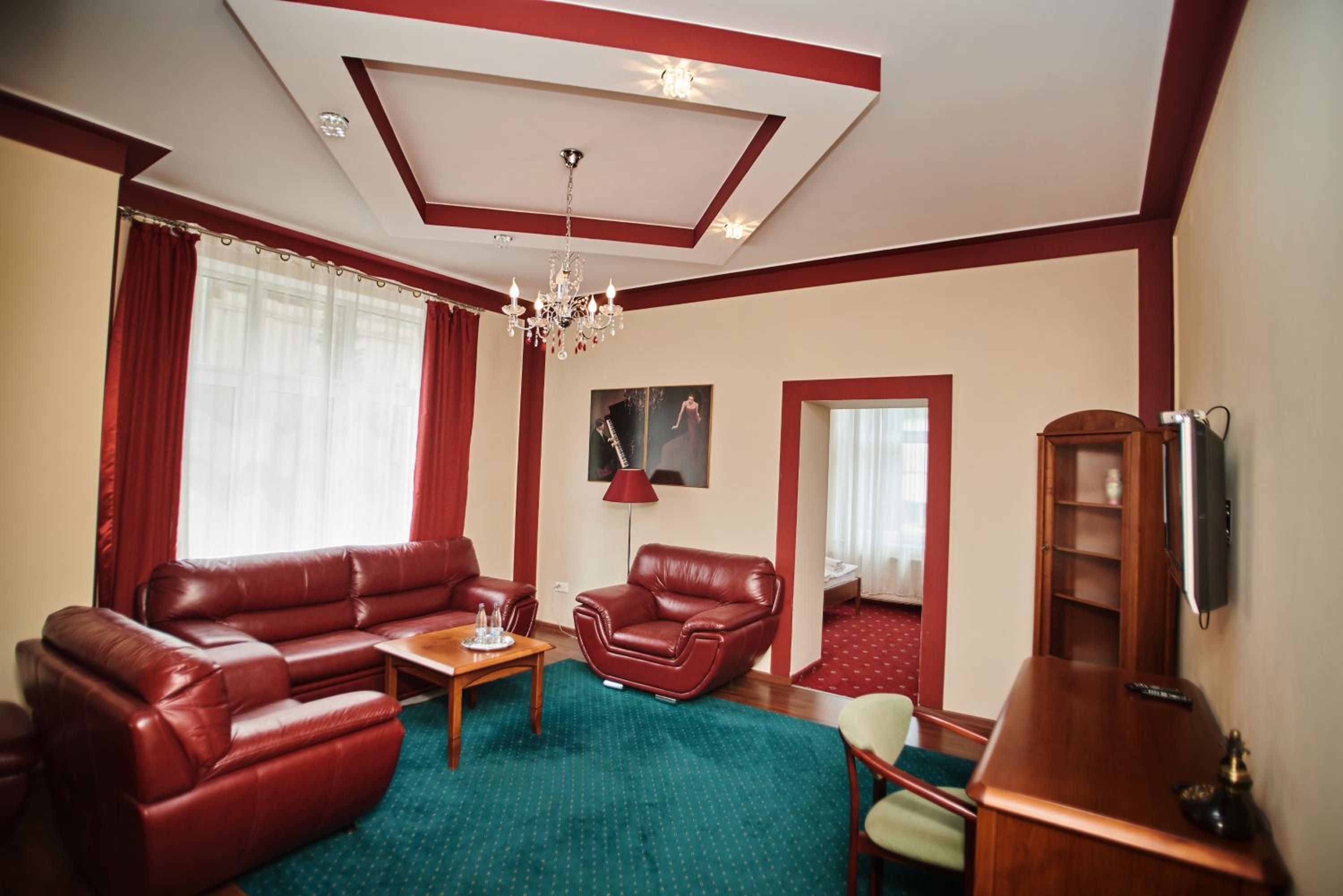 One-Bedroom Apartment - Photo 1