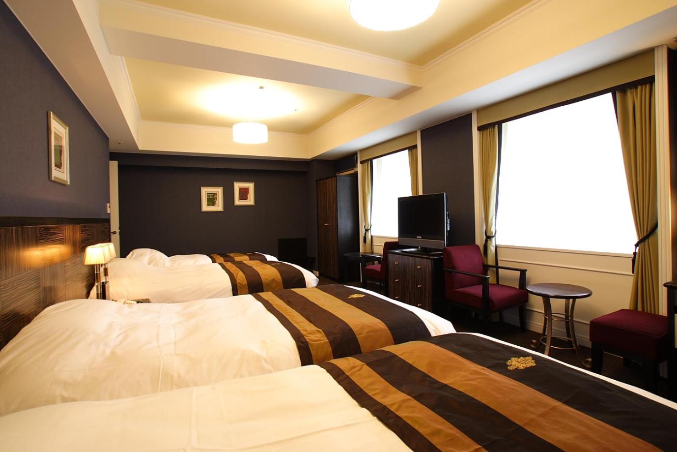 Quadruple Room with Bath - Photo 7