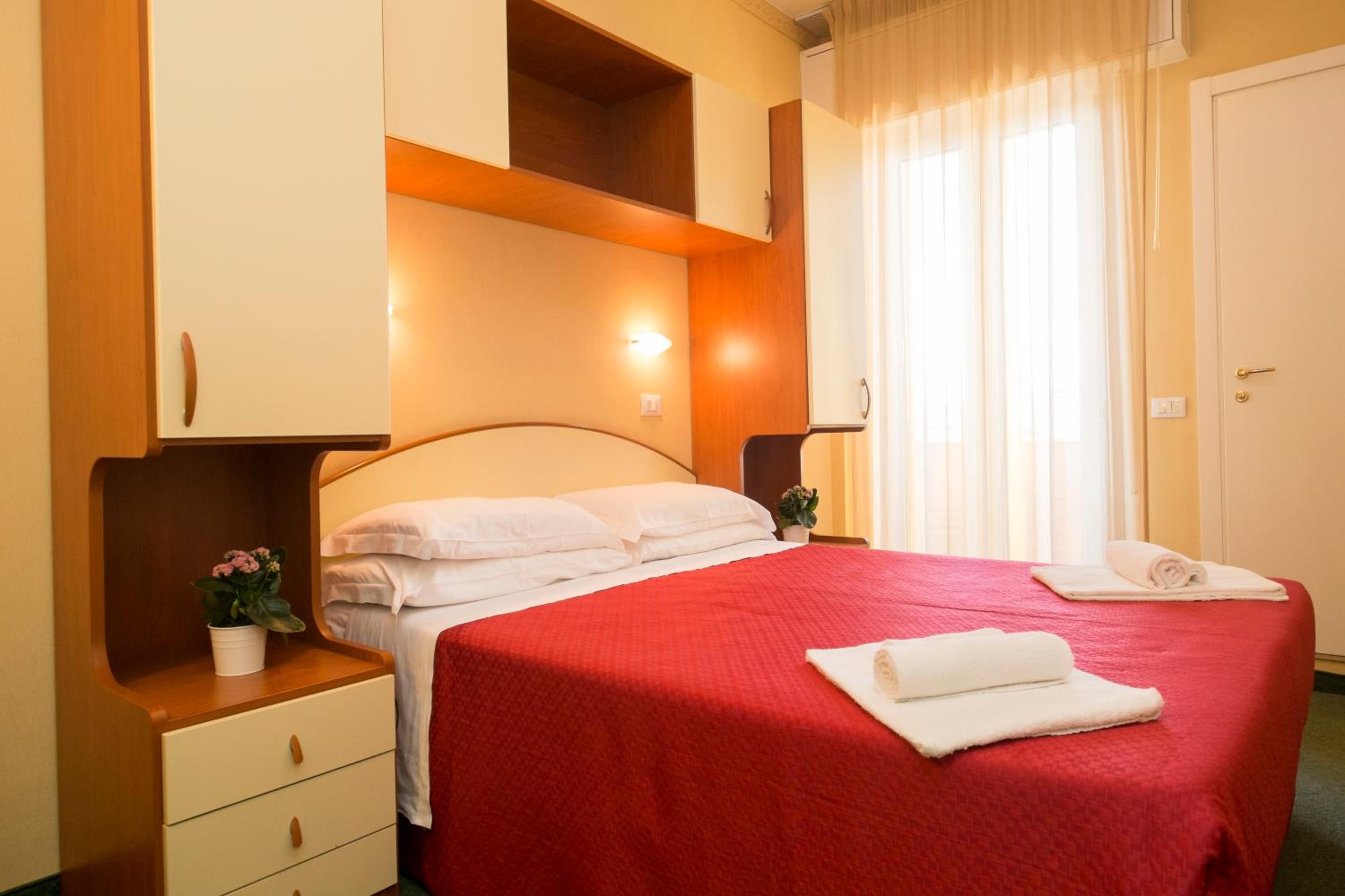 Double Room with Partial Sea View
