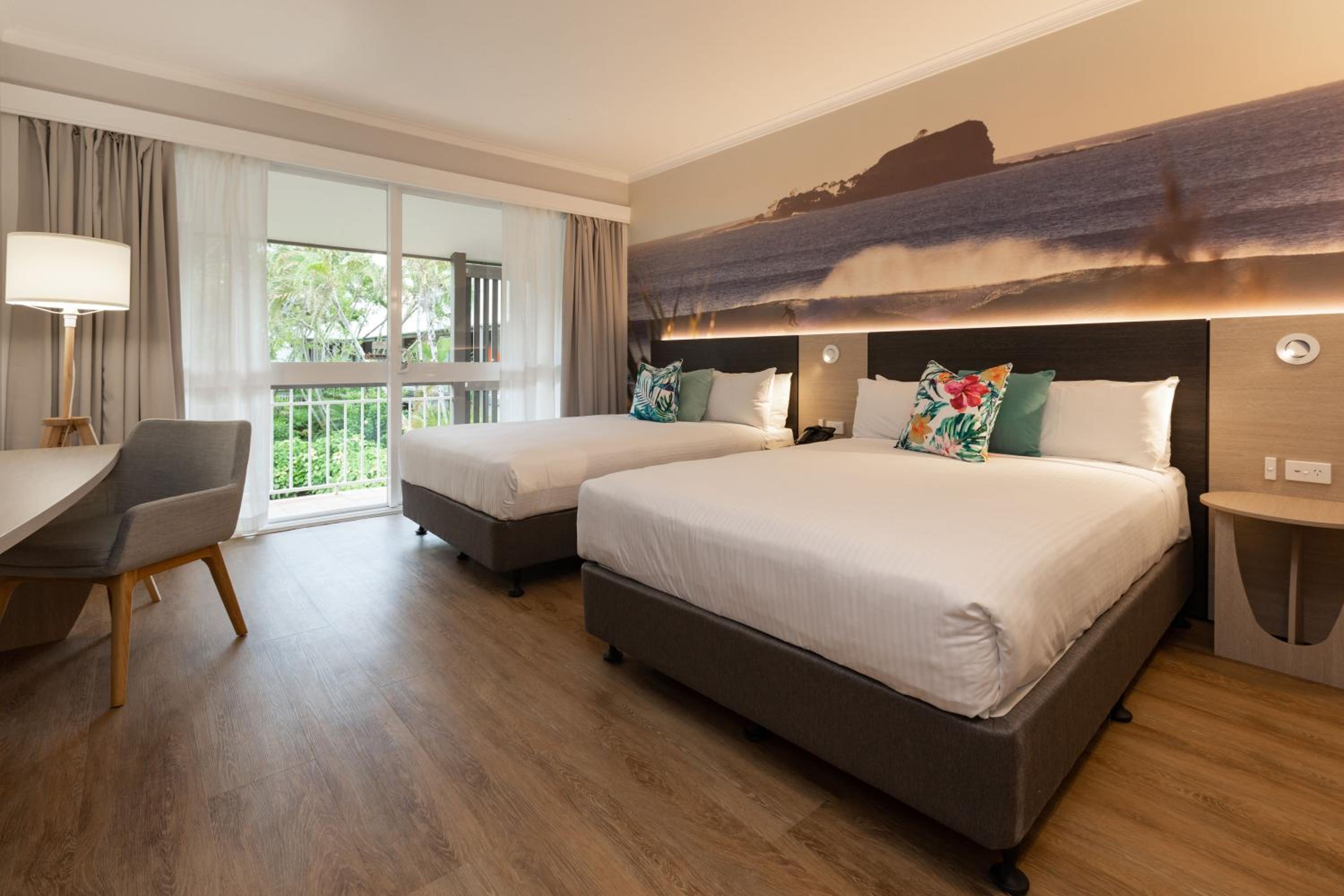 Executive Double Room with Two Double Beds and Lagoon View - Photo 1