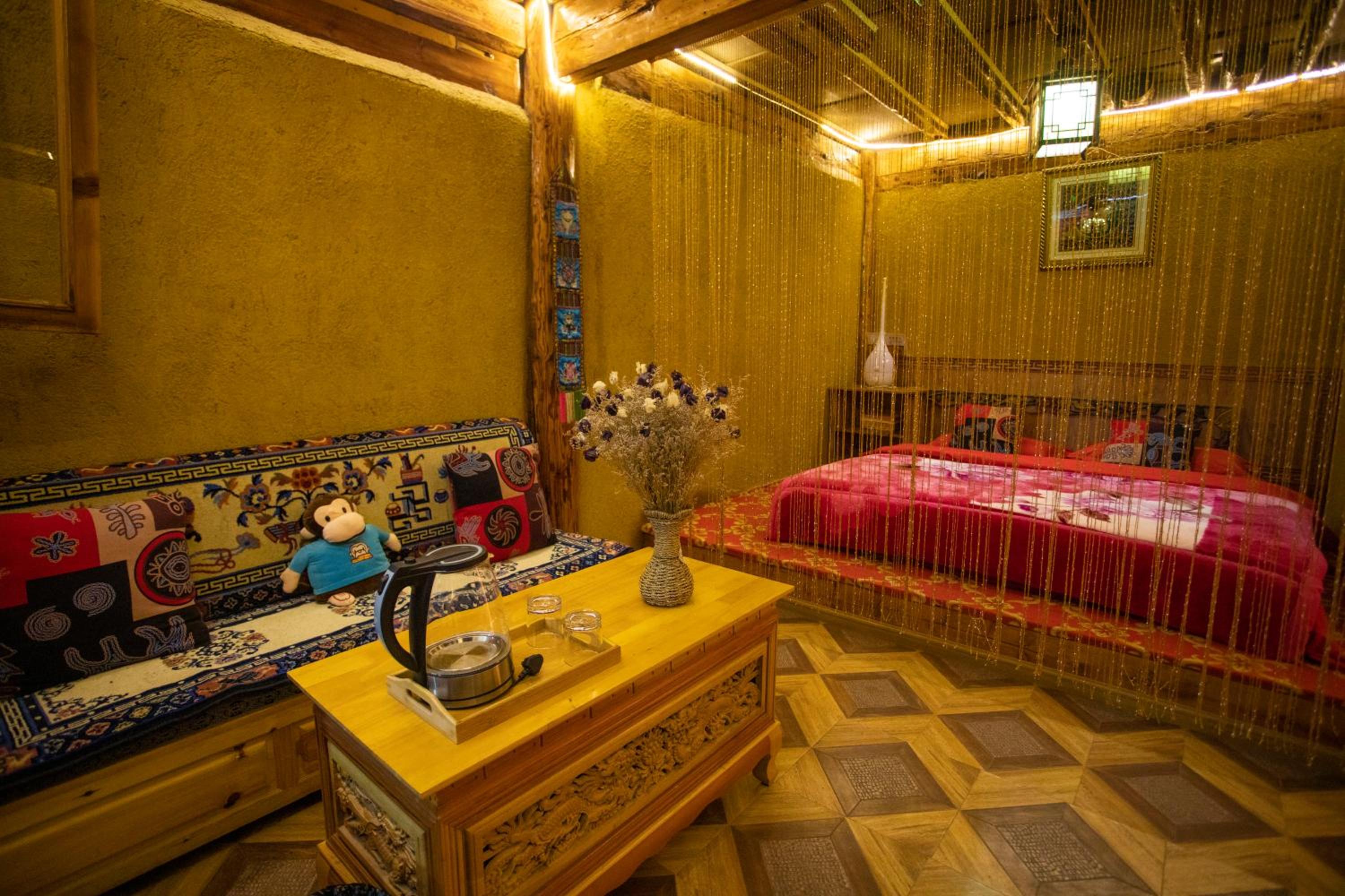 Queen Room photo 2