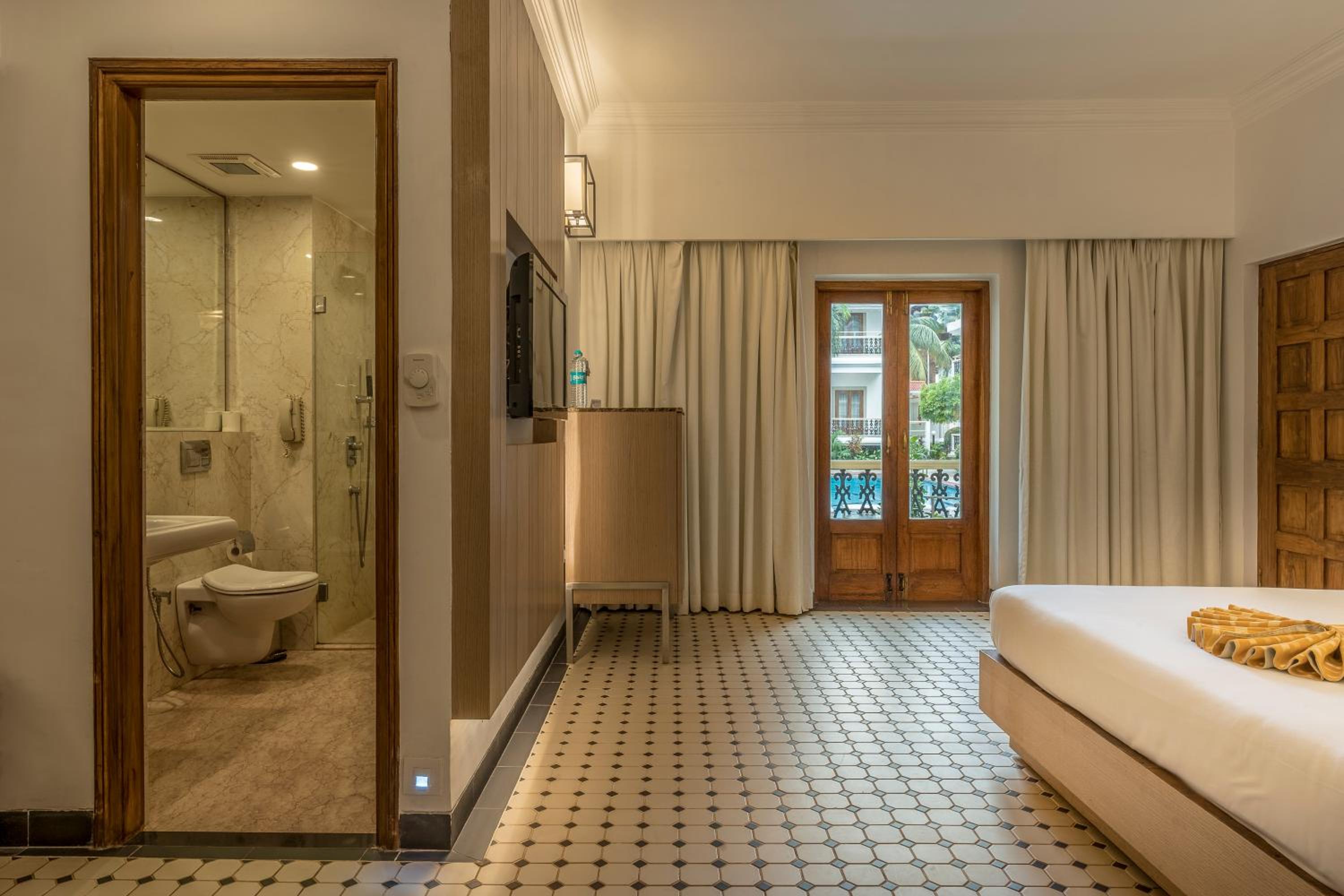 Executive Room  - Beer on arrival, Happy Hours (7-9 PM)  - - INR 500 Credit for Food & Soft Beverages per room per stay photo 3