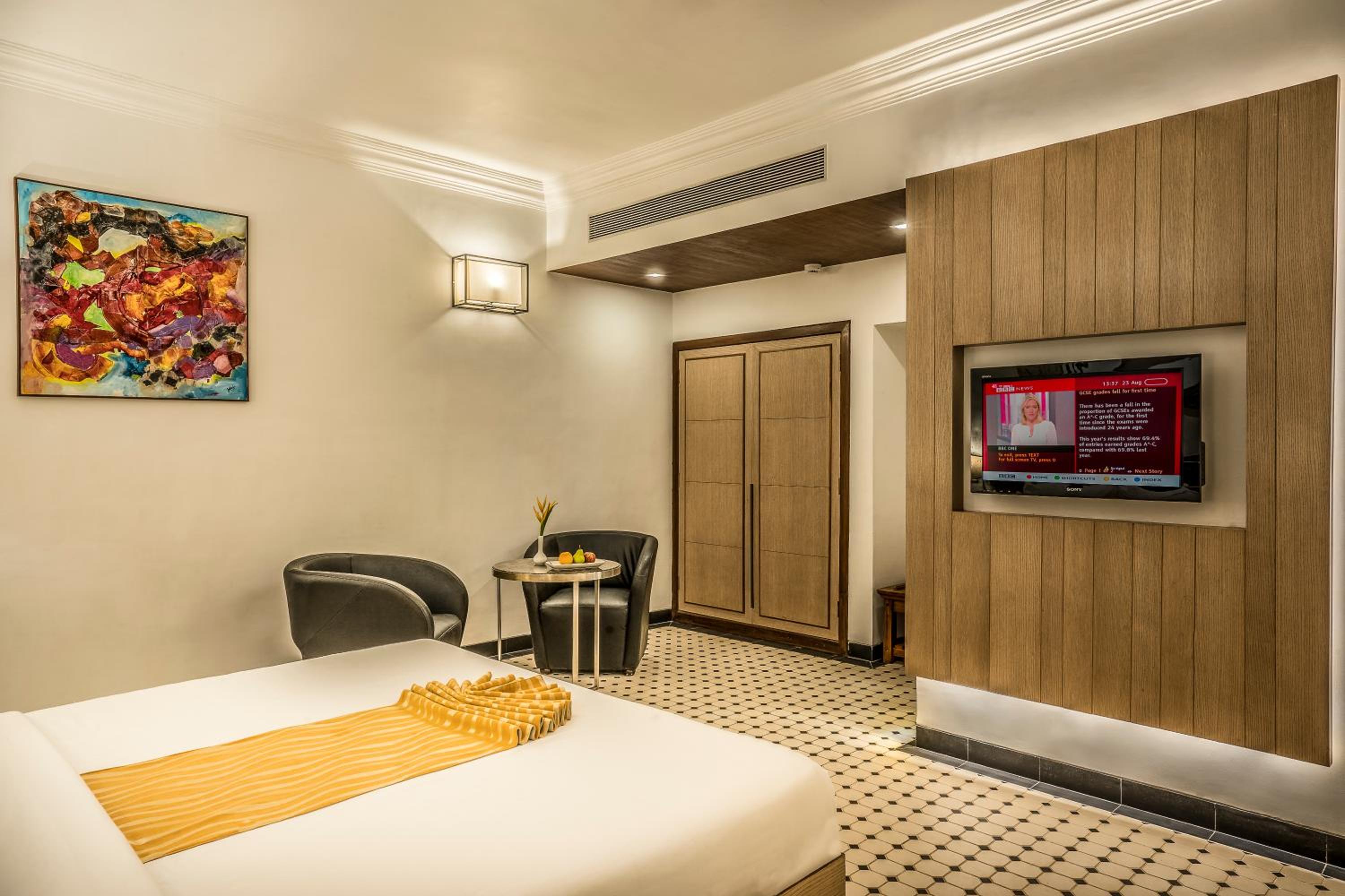 Executive Room  - Beer on arrival, Happy Hours (7-9 PM)  - - INR 500 Credit for Food & Soft Beverages per room per stay photo 1
