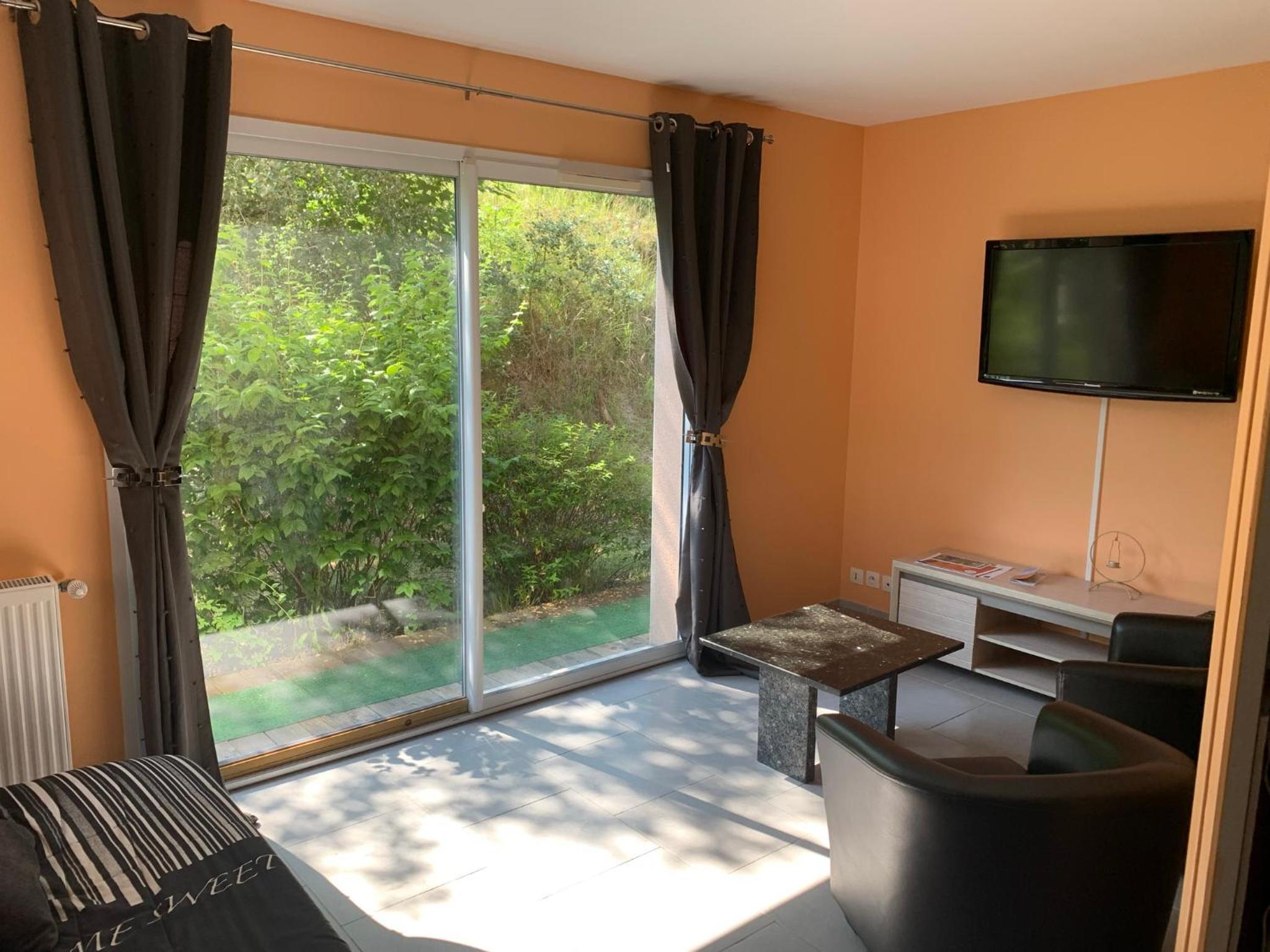 Double Room with Garden View - Photo 10
