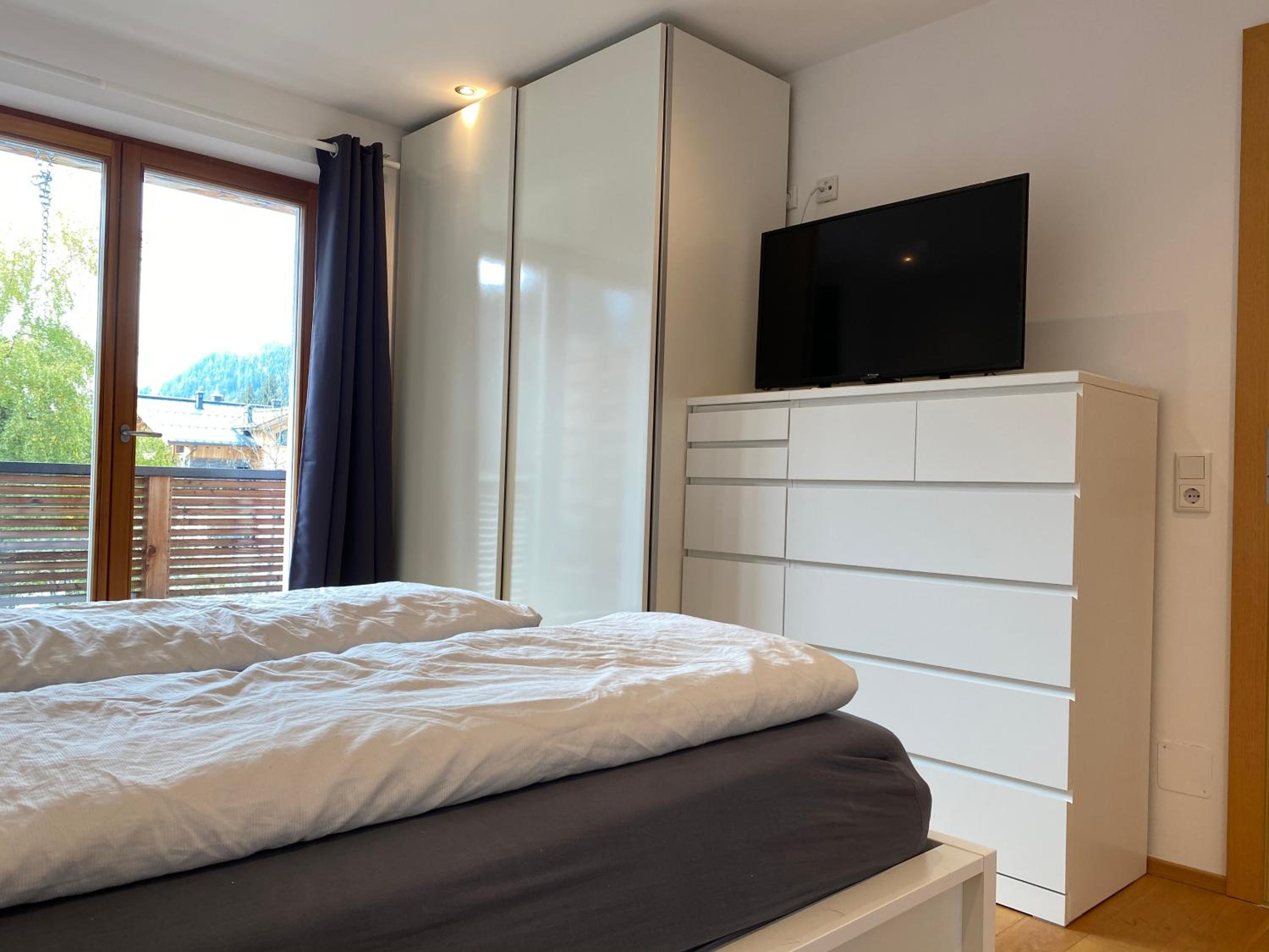 One-Bedroom Apartment photo 1