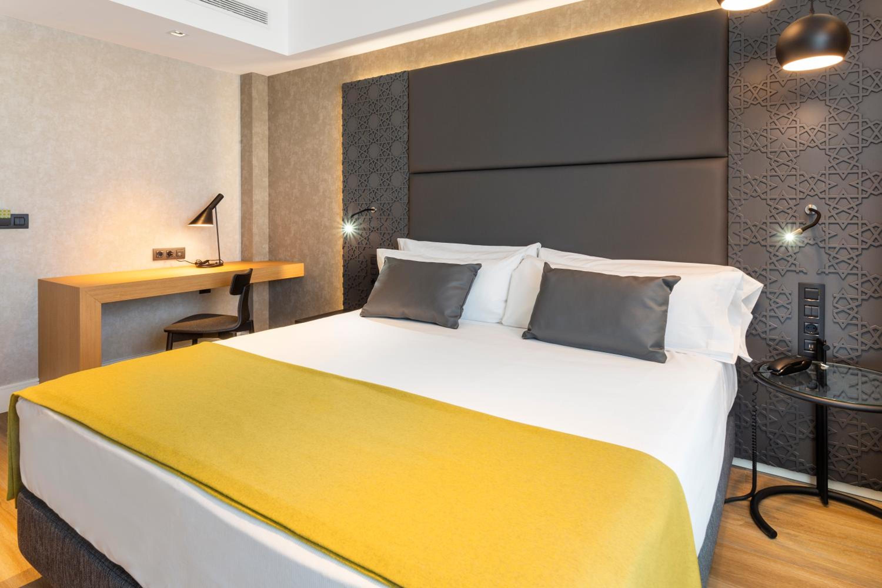 Premium Room with Terrace and View - Photo 6