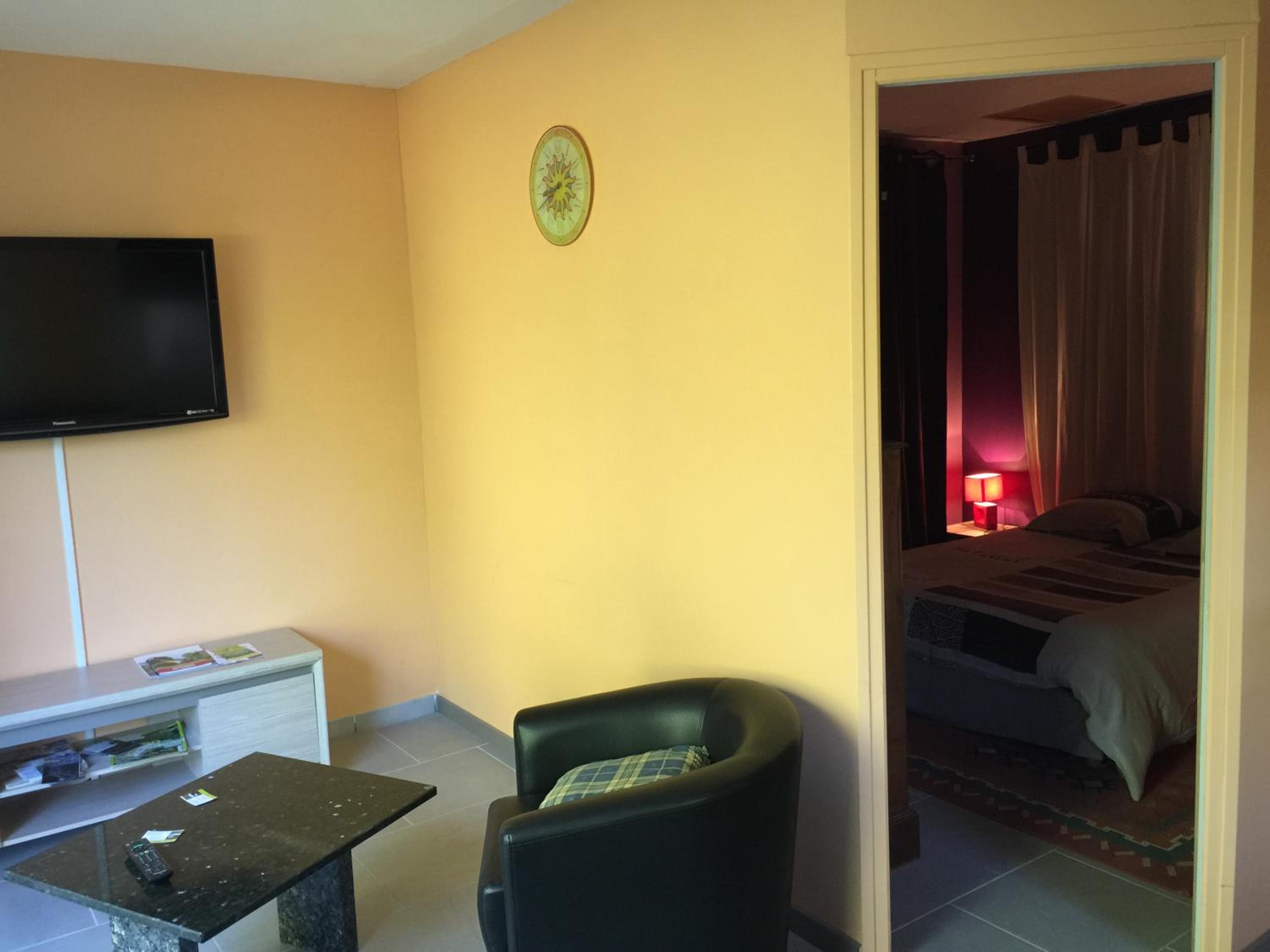 Double Room with Garden View - Photo 15