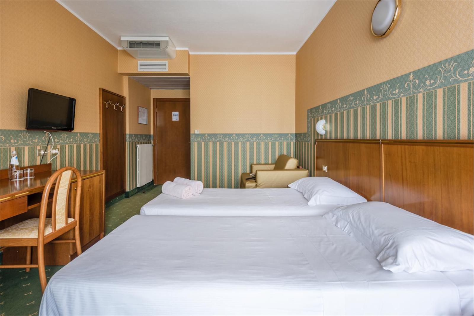 Classic Room with Pool View photo 3