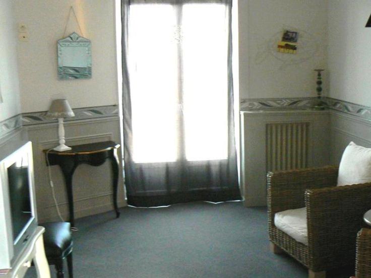 Deluxe Queen Suite - Photo 4