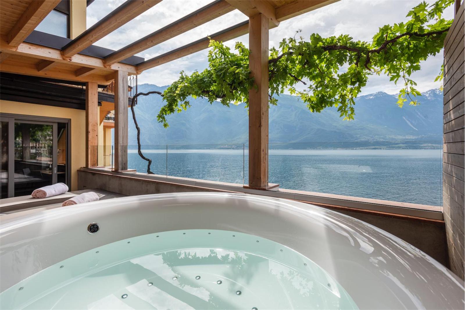 Suite with Spa Bath photo 2