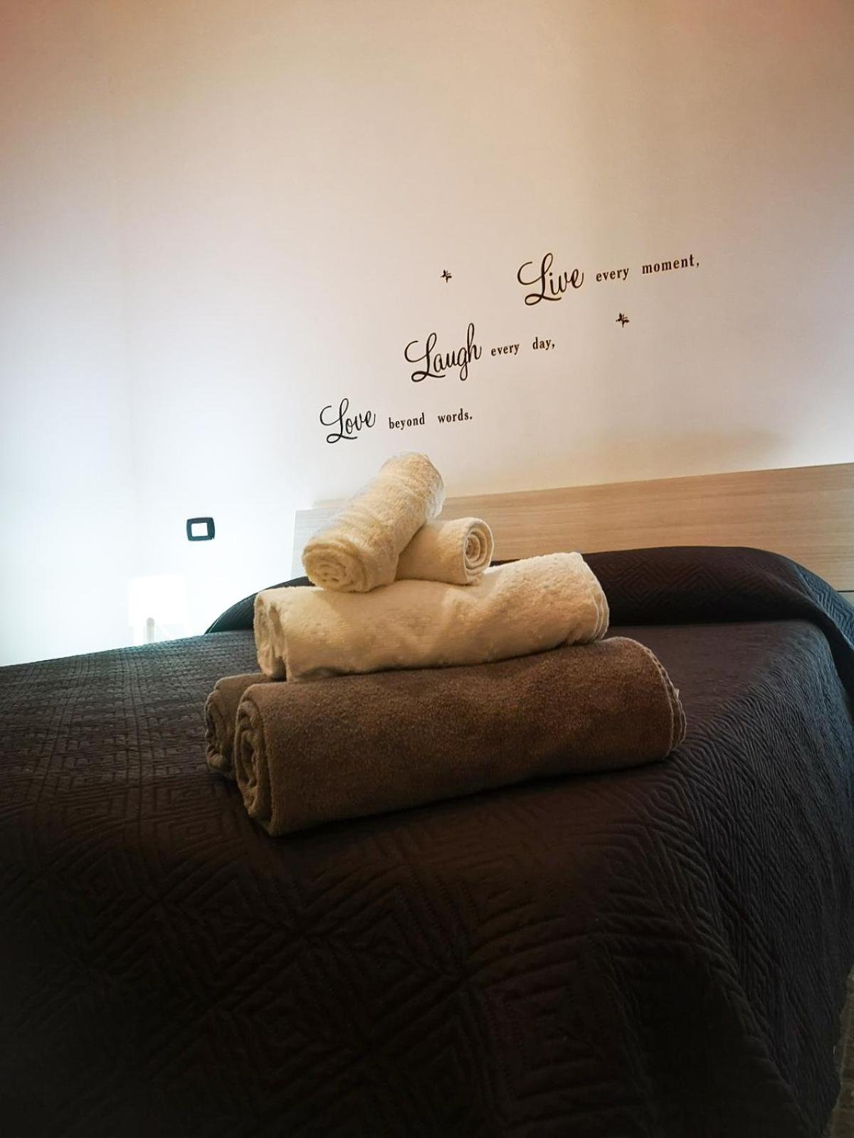 Double Room with Private Bathroom - Photo 19