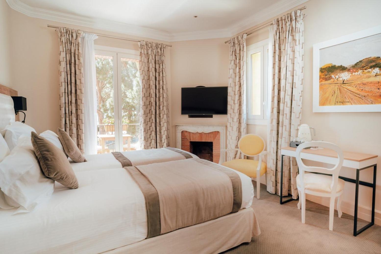 Superior Room with Balcony - Photo 1