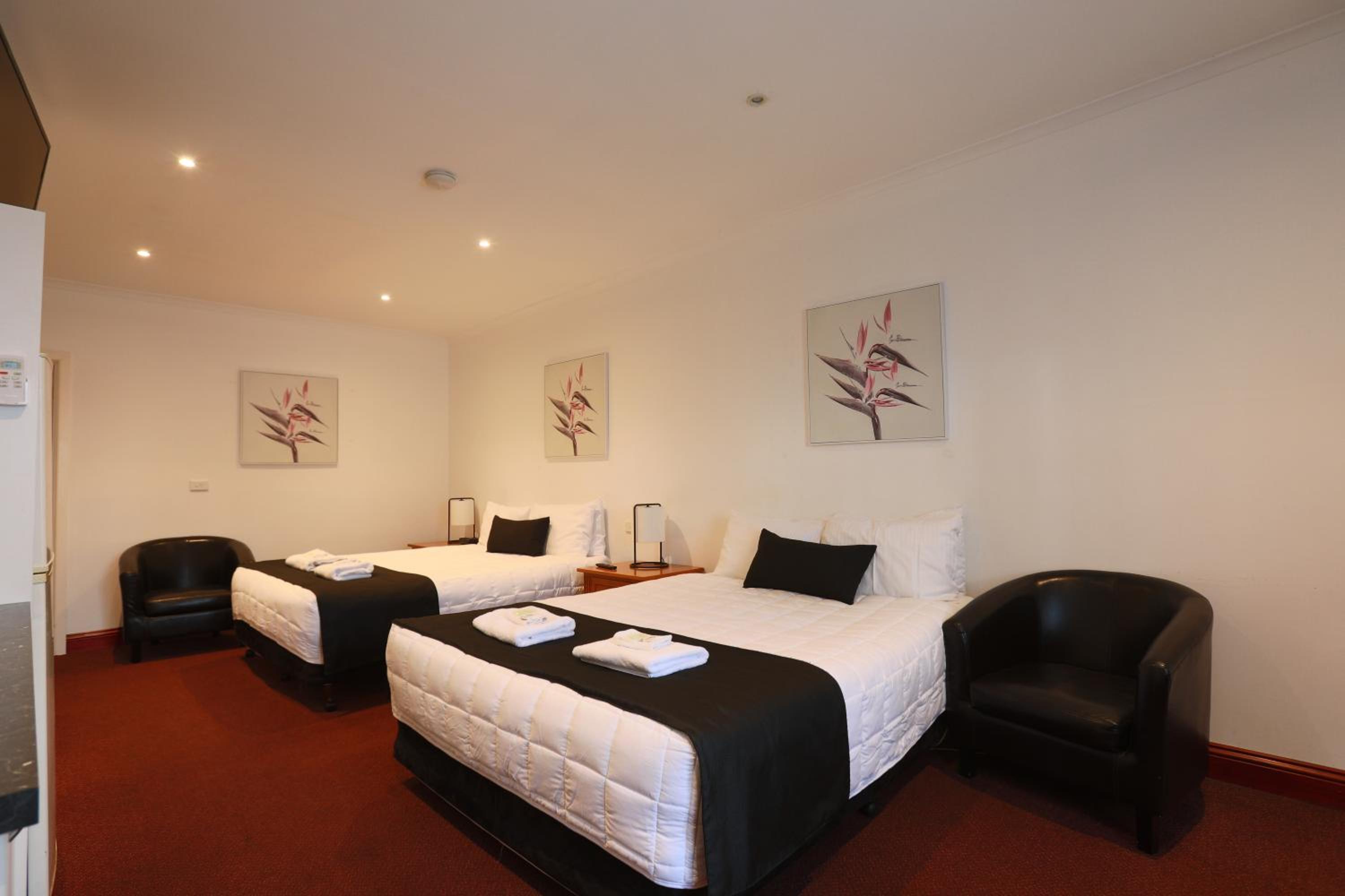 Comfort Quadruple Room - Non Pet Friendly photo 2
