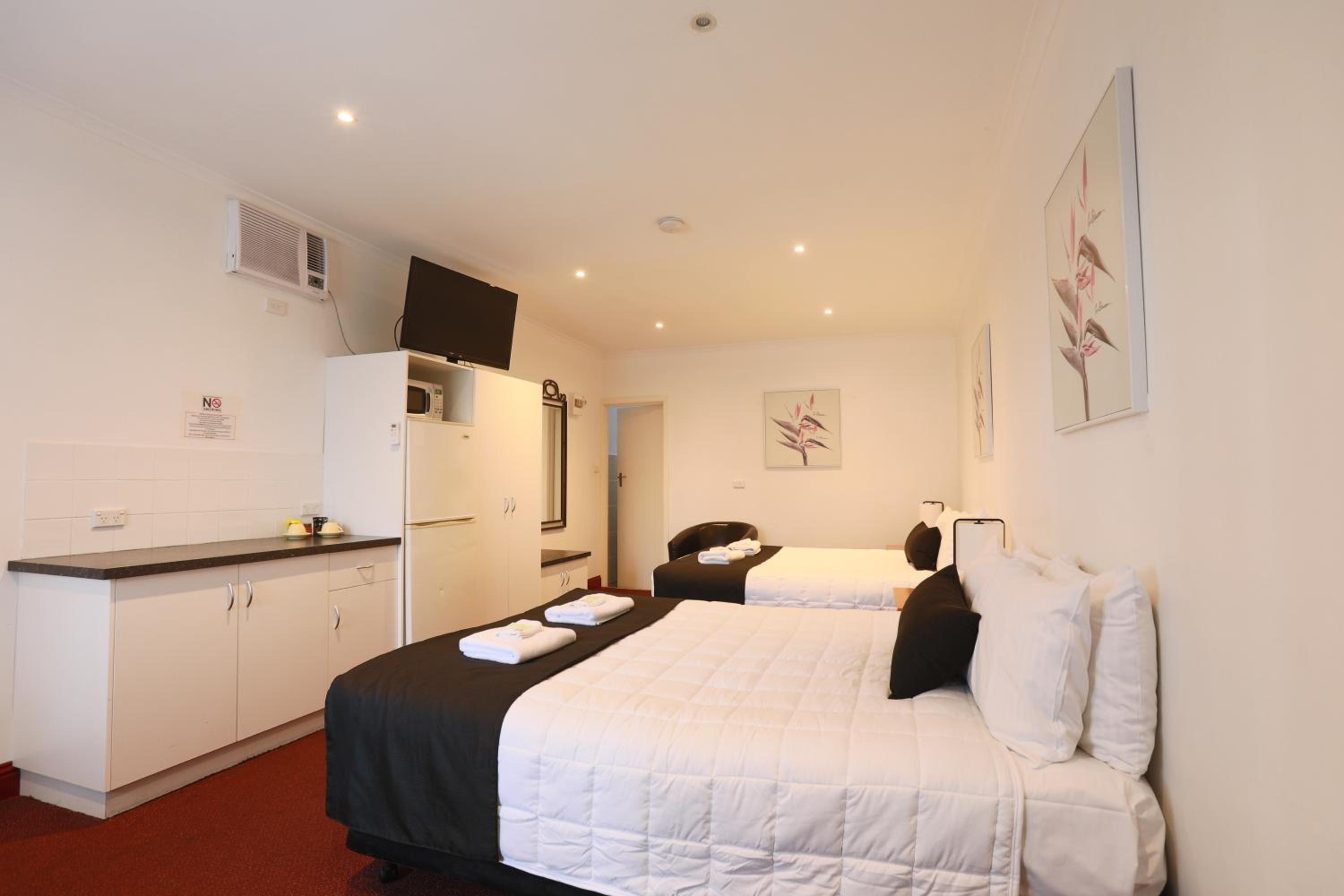 Comfort Quadruple Room - Non Pet Friendly photo 1