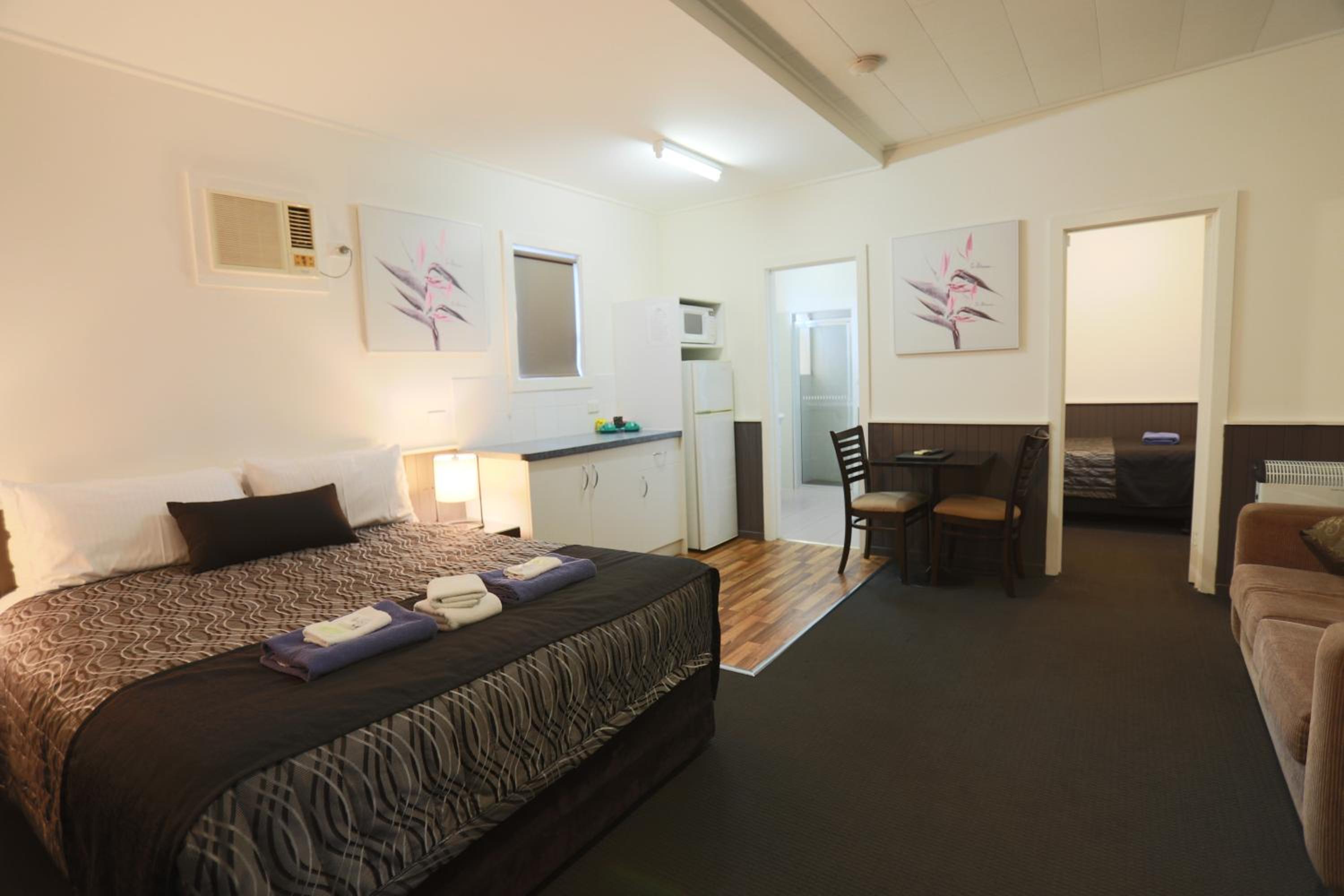 Standard Twin Room - Non Pet Friendly photo 1