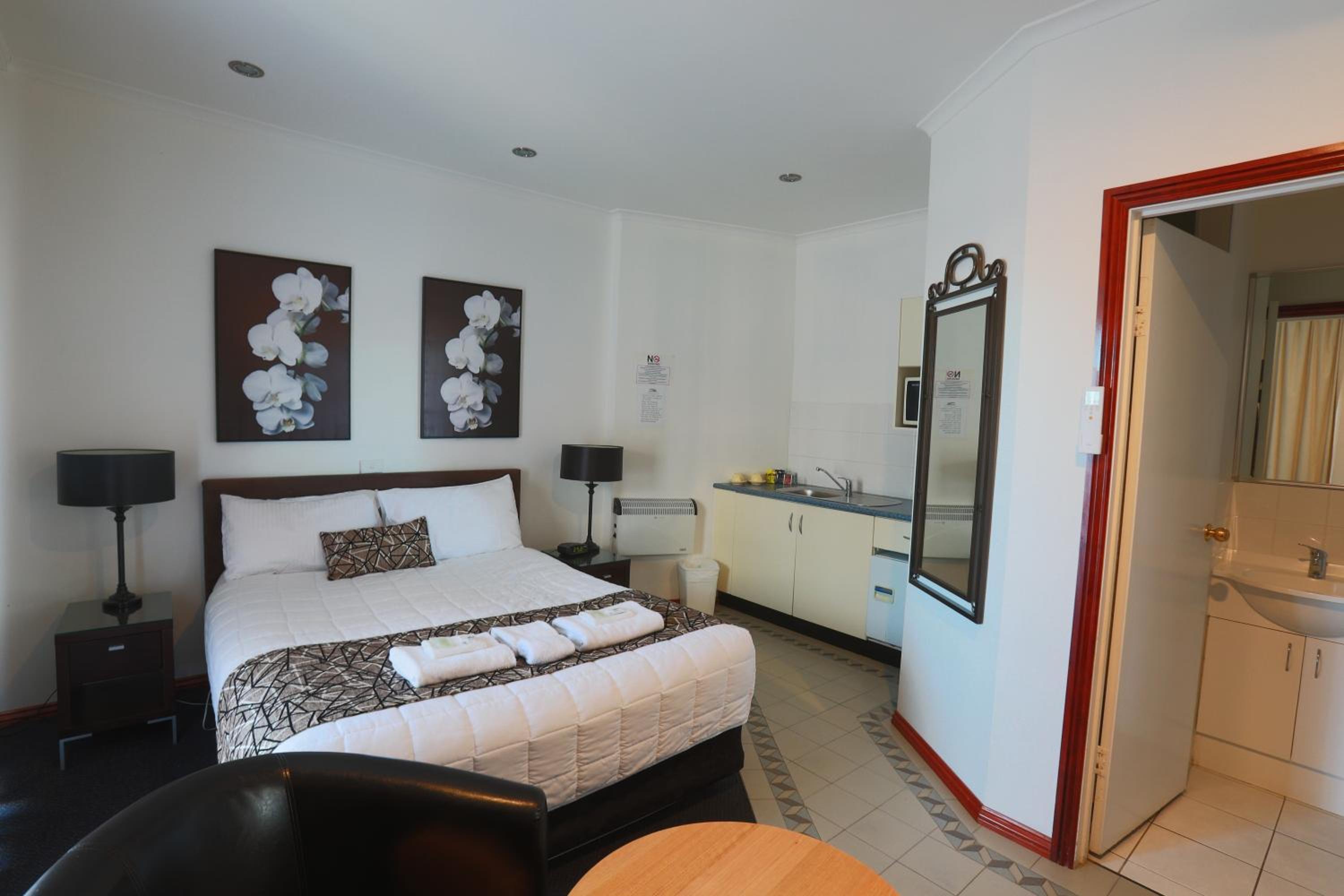 Budget Double Room - Non Pet Friendly photo 2