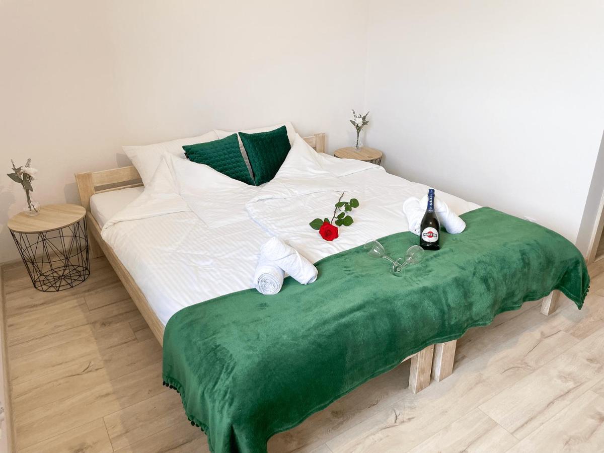 Large Double Room - Photo 4