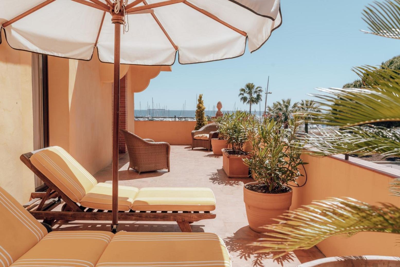 Suite with Sea View - Photo 9