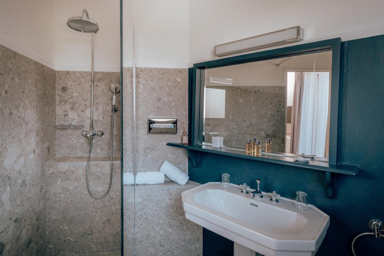Classic Double Room - Photo 5