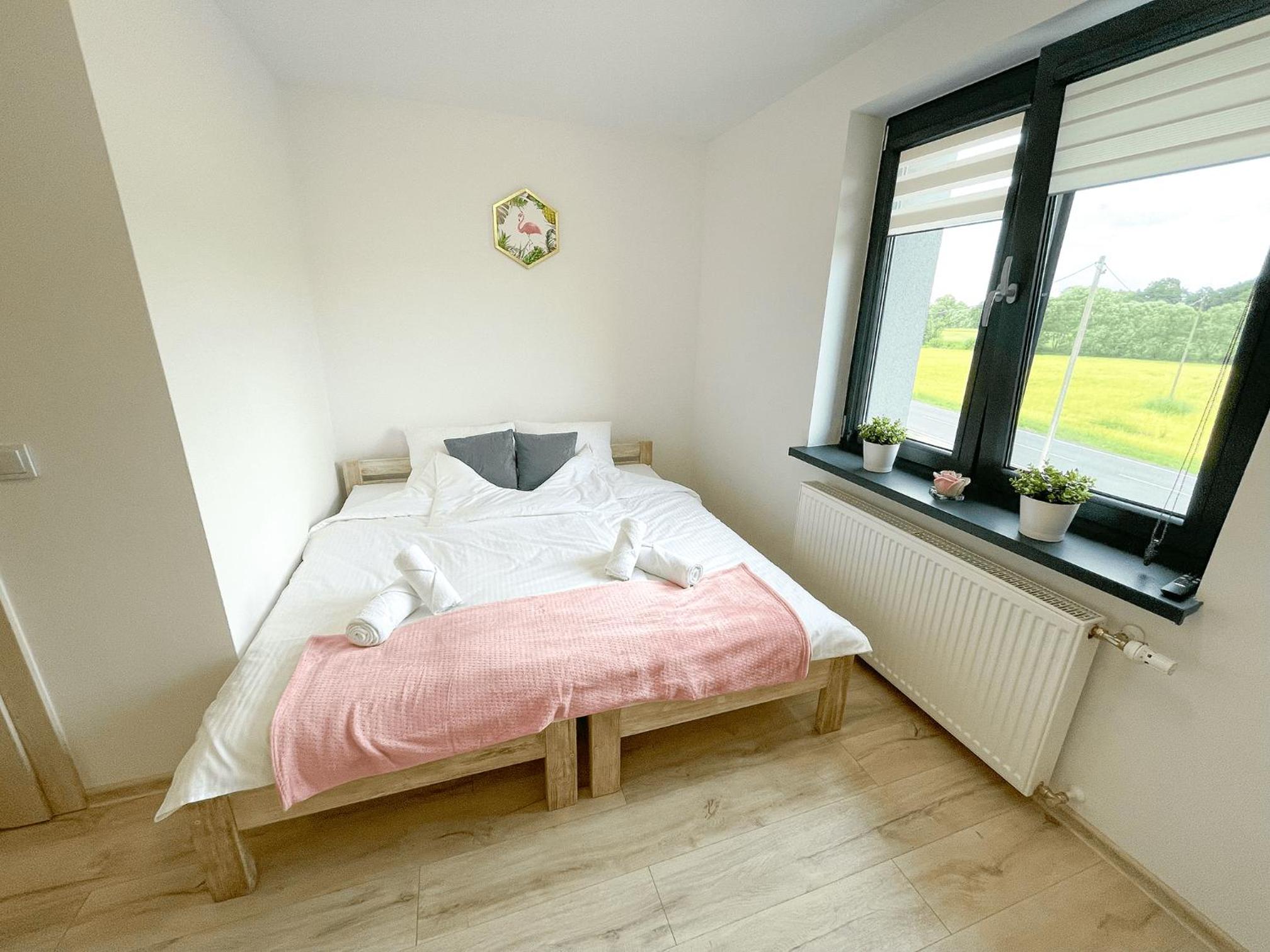Large Double Room - Photo 6