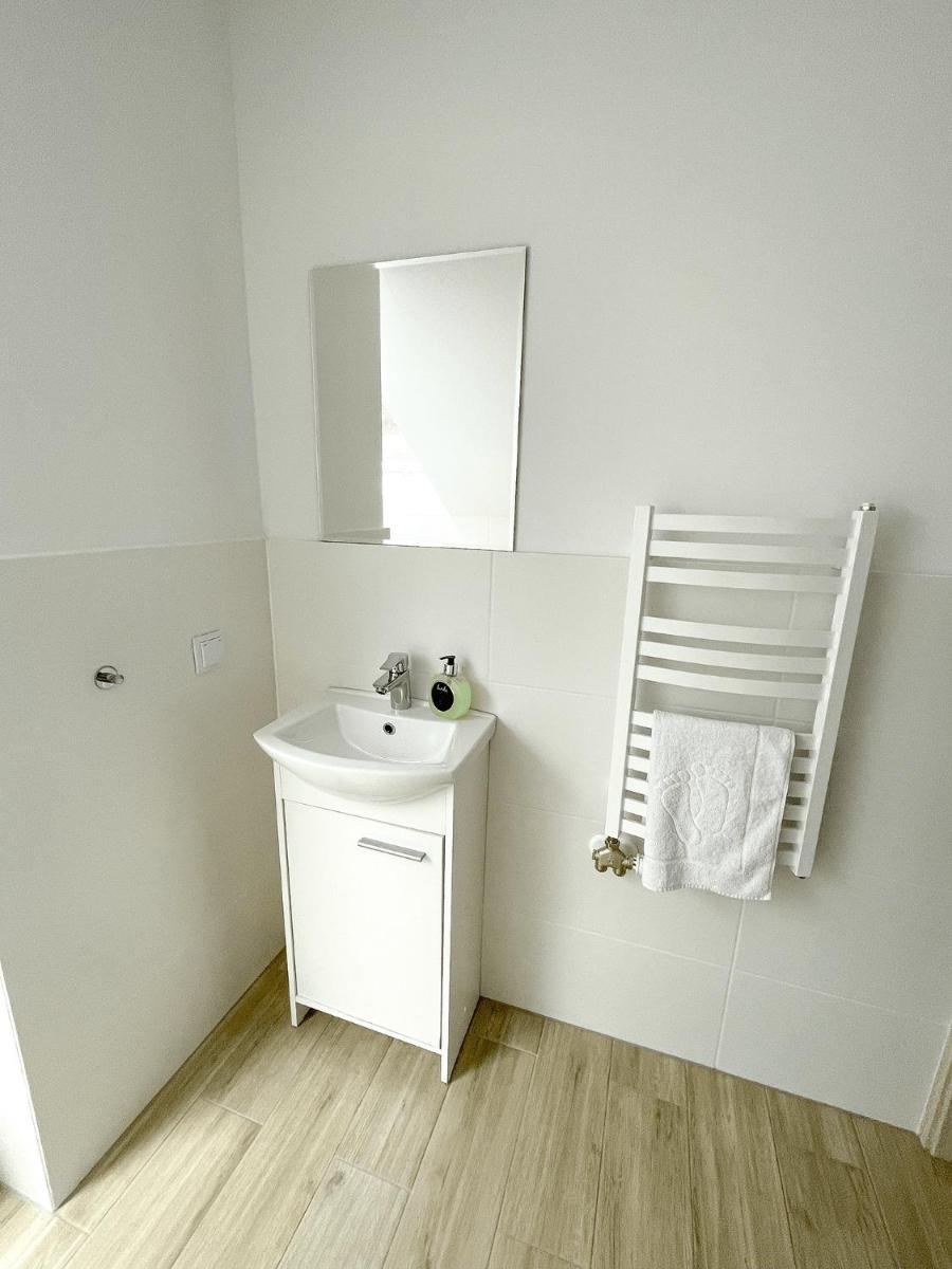 Deluxe Double Room with Bath - Photo 4