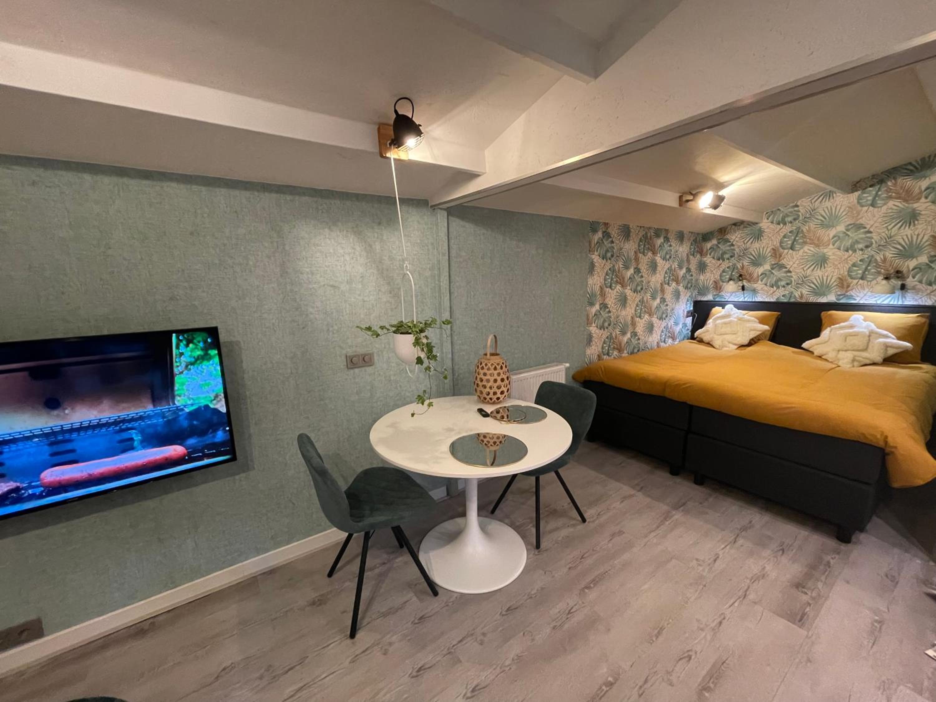 One-Bedroom House - Photo 12
