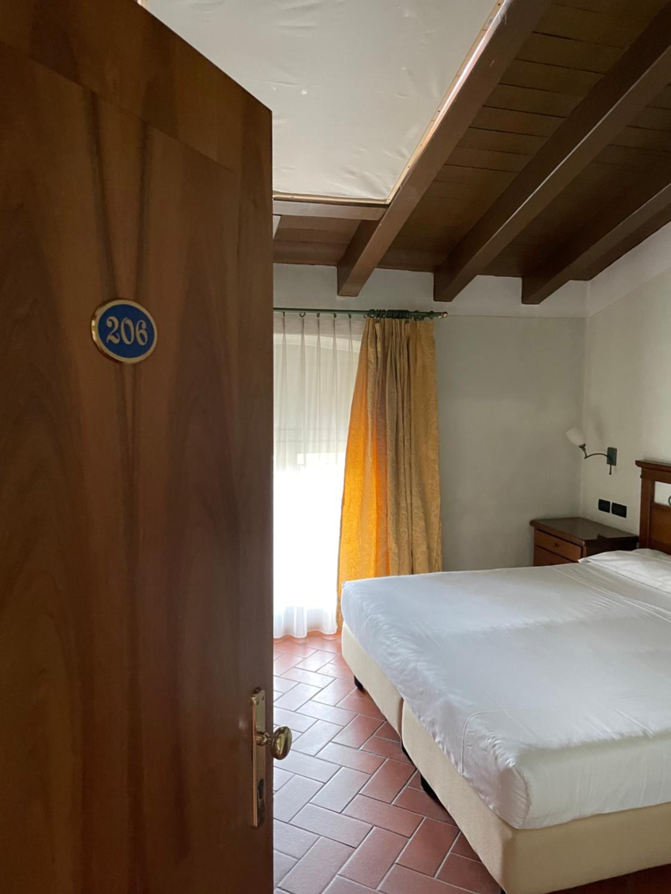 Large Double Room - Photo 7