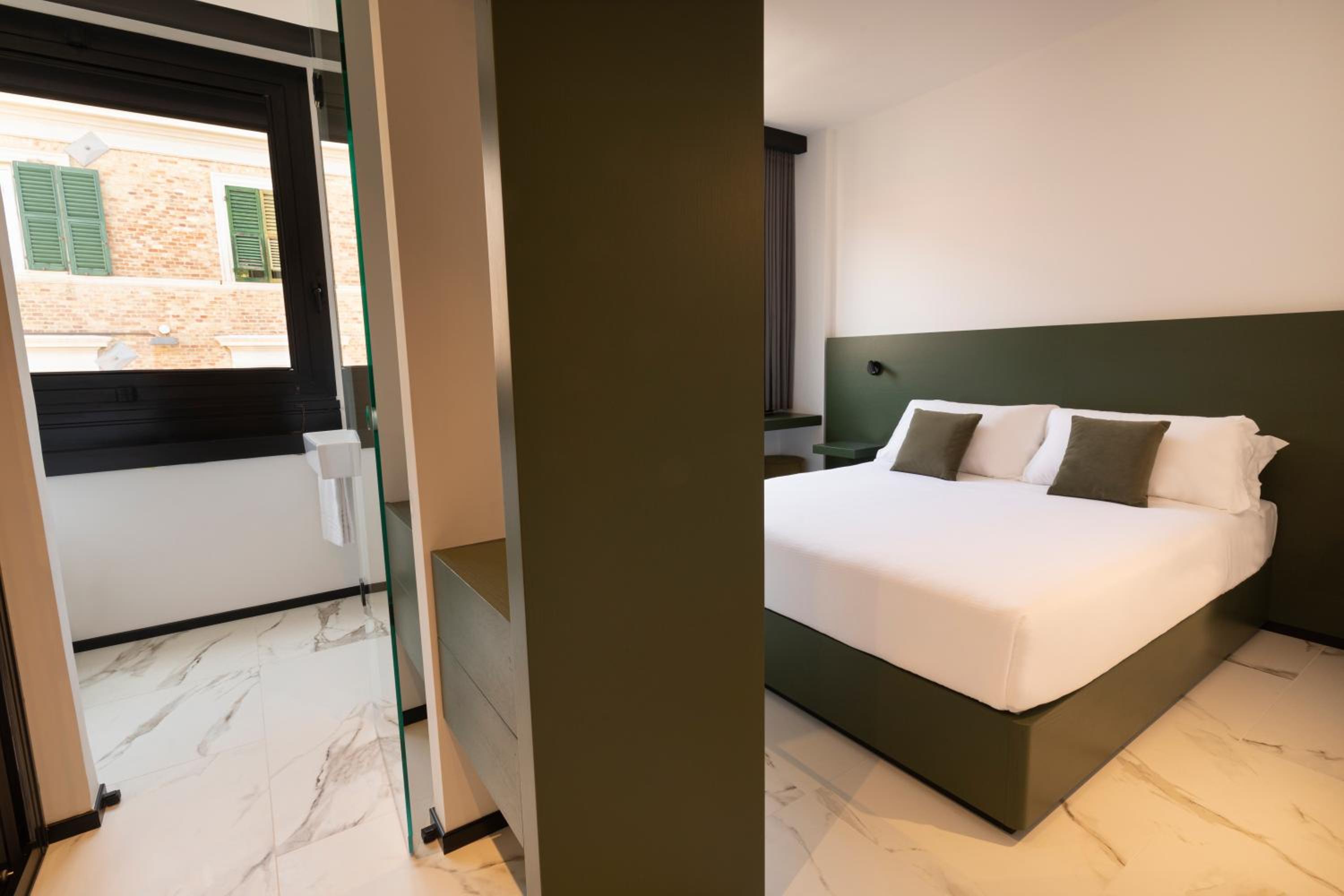 Standard Double Room - Photo 10