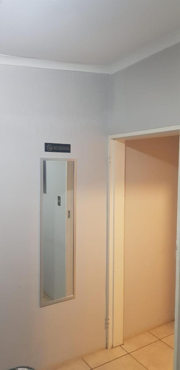 Double Room with Patio - Photo 7