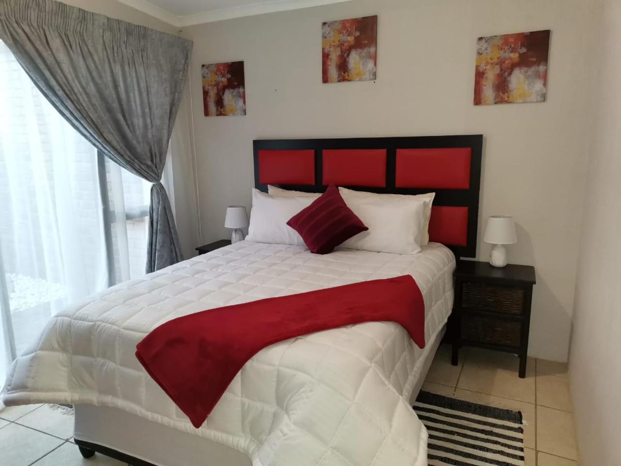 Double Room with Patio - Photo 8