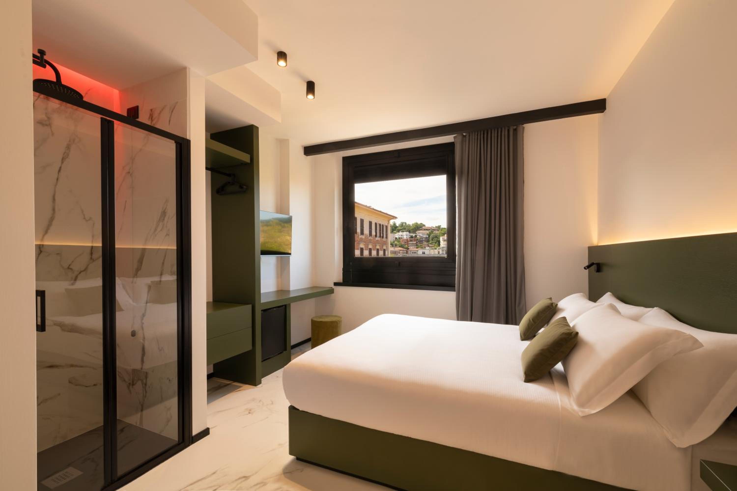 Standard Double Room - Photo 9