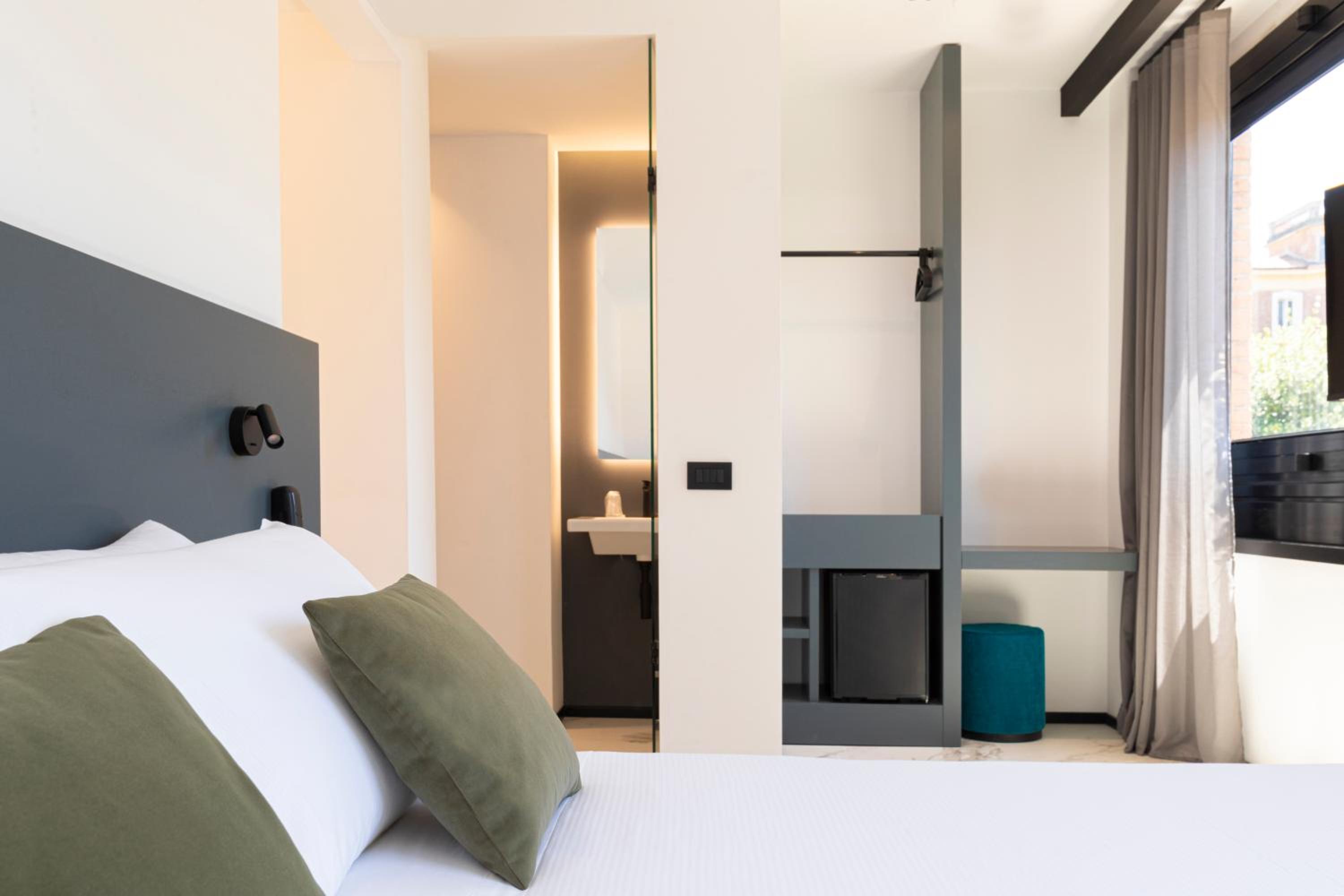 Standard Double Room - Photo 14