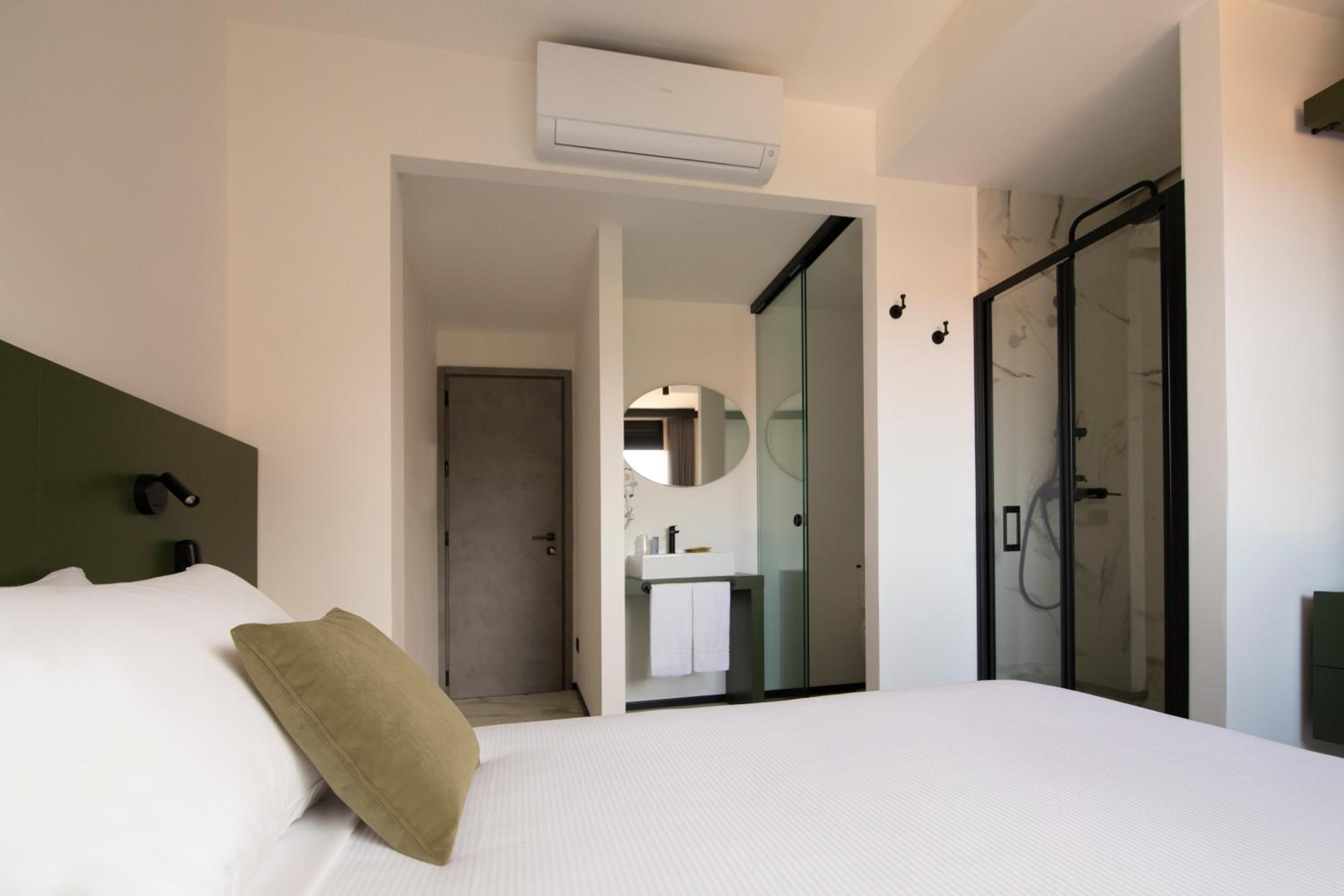 Standard Double Room - Photo 2