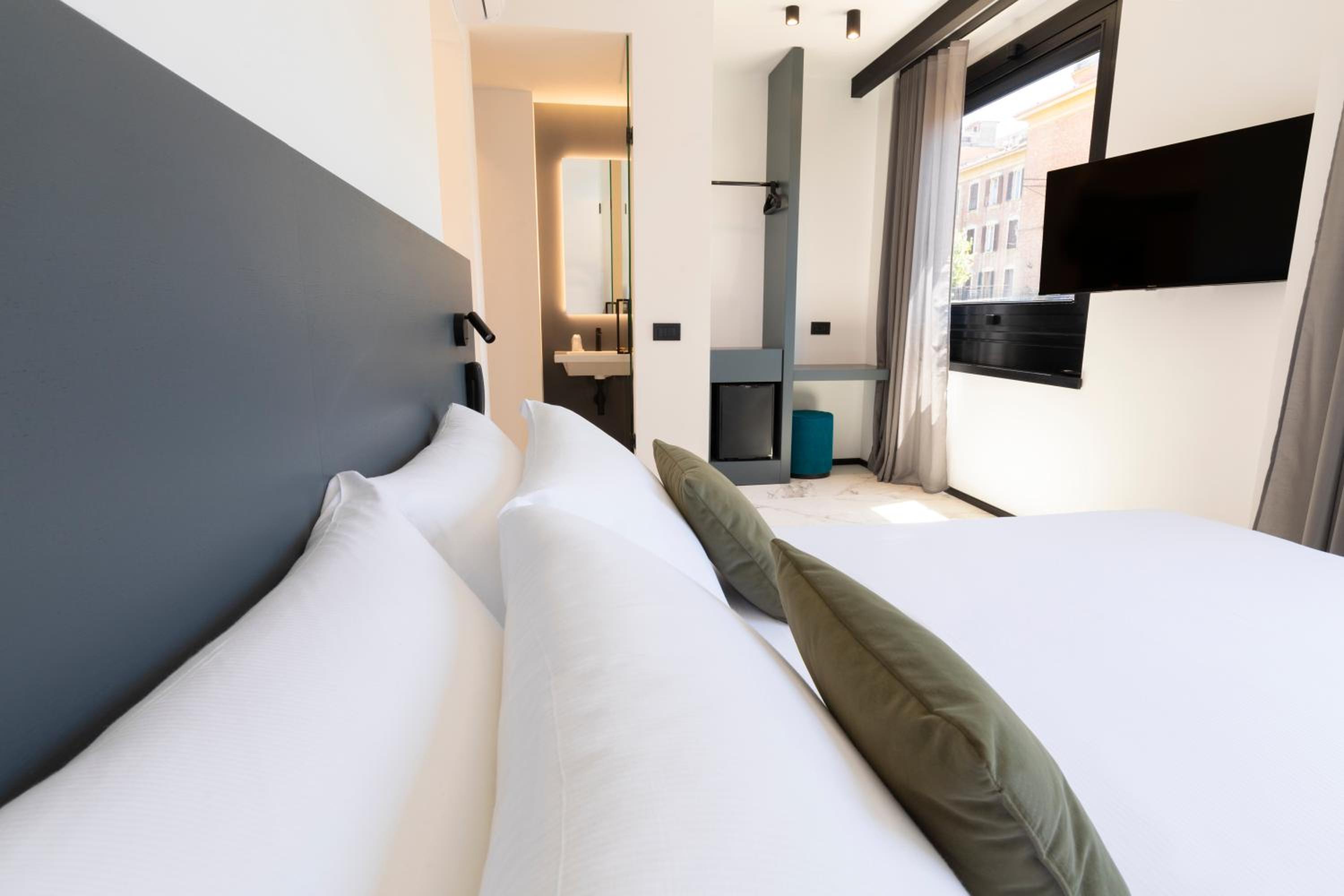 Standard Double Room - Photo 6