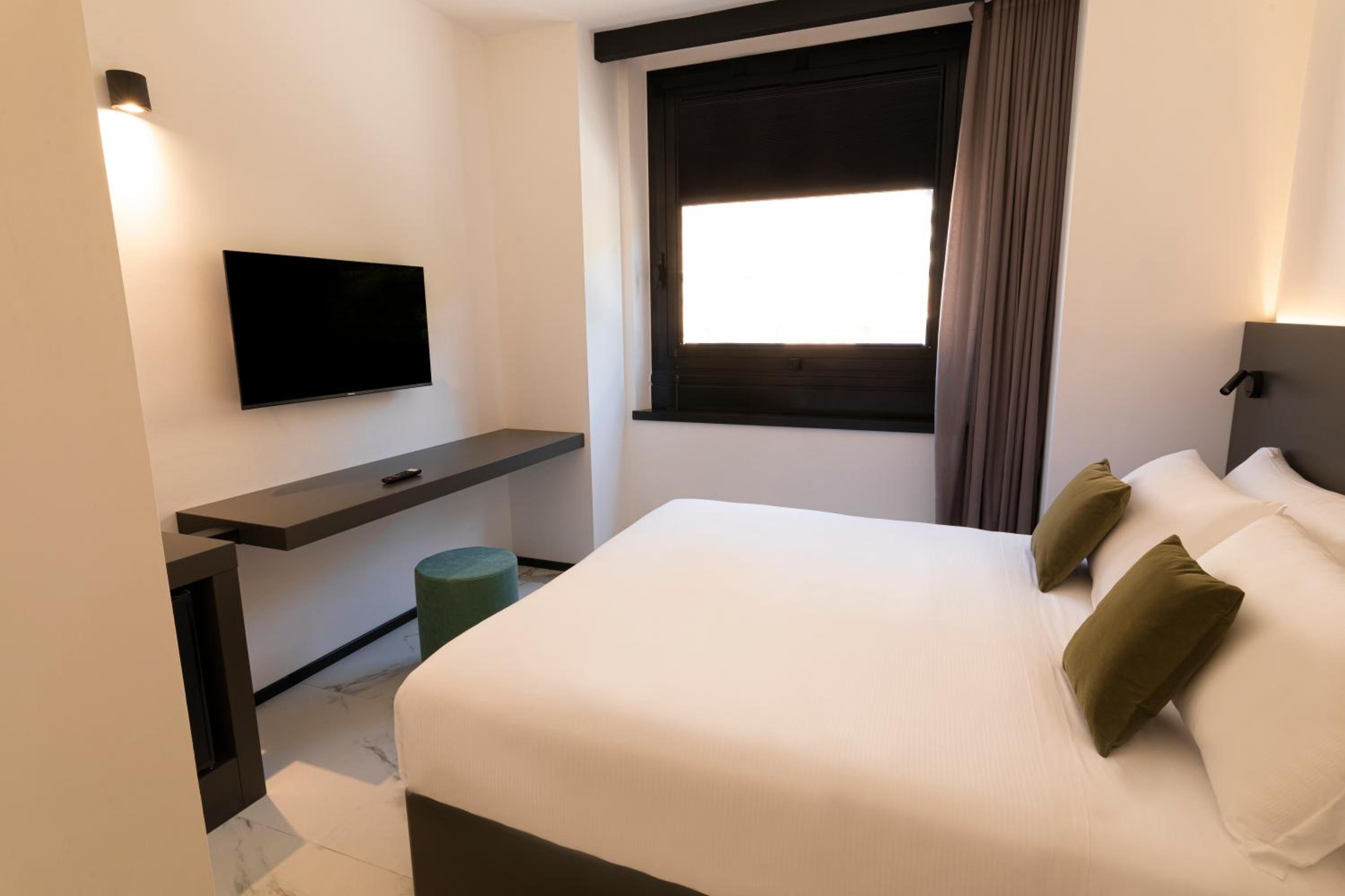Standard Double Room - Photo 4