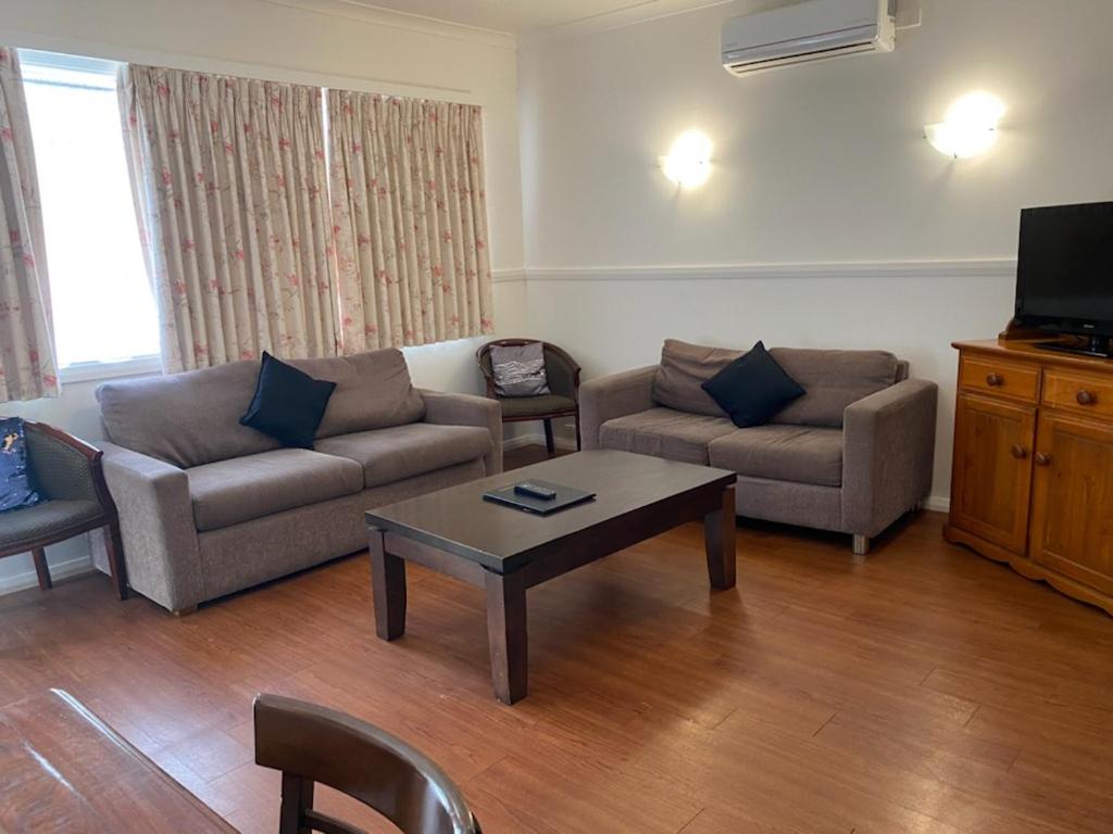 Three-Bedroom Apartment - Non Pet Friendly photo 3