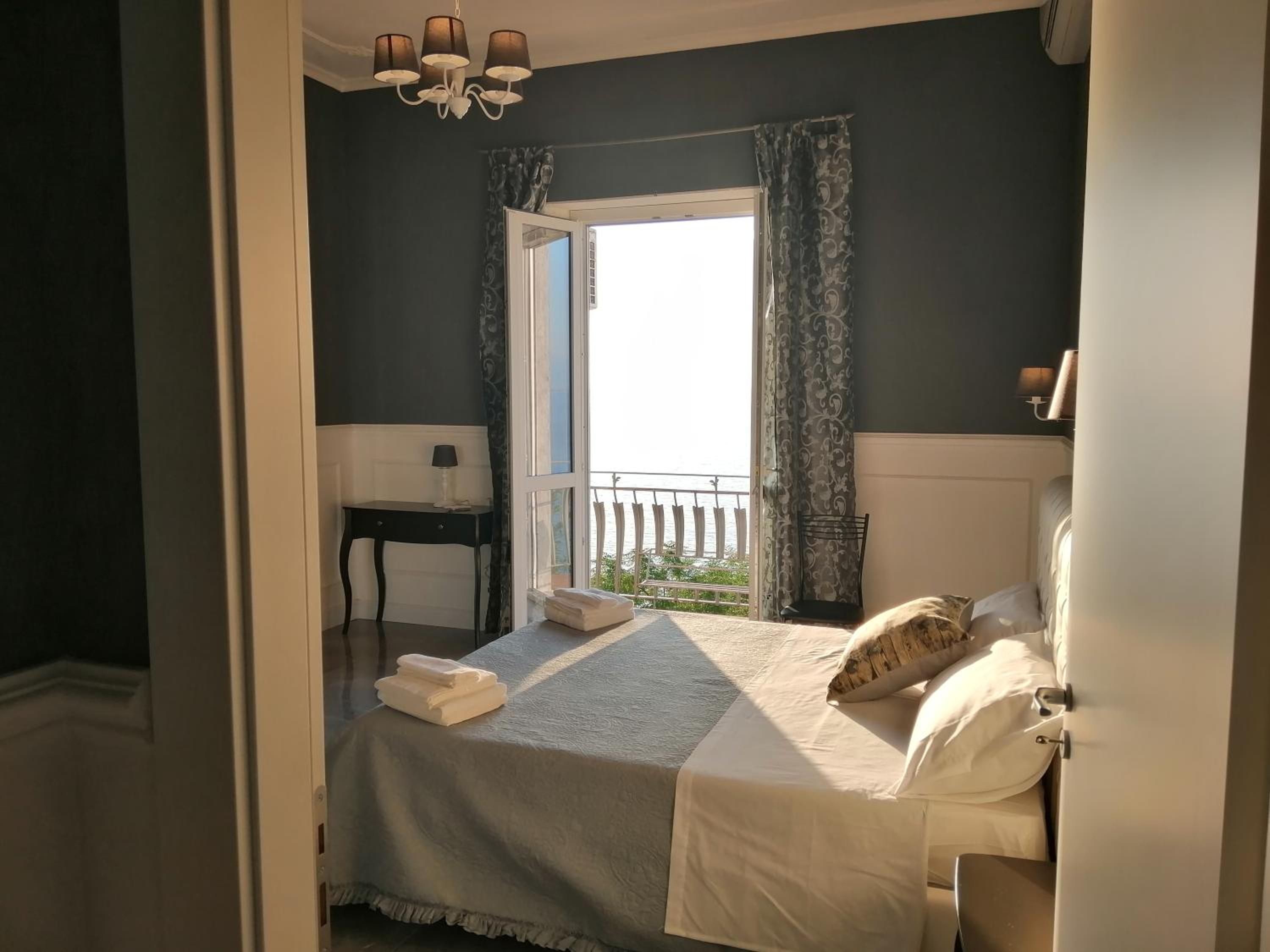 Deluxe Double Room with Sea View photo 1