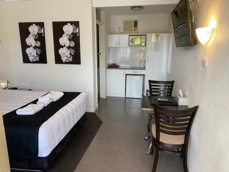 Standard Queen Room - Non Pet Friendly photo 1