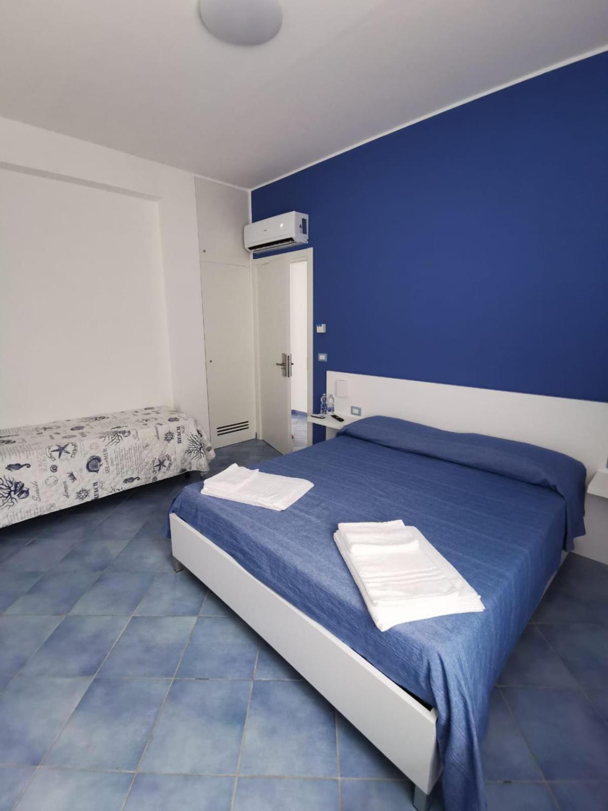 Deluxe King Room - Photo 3