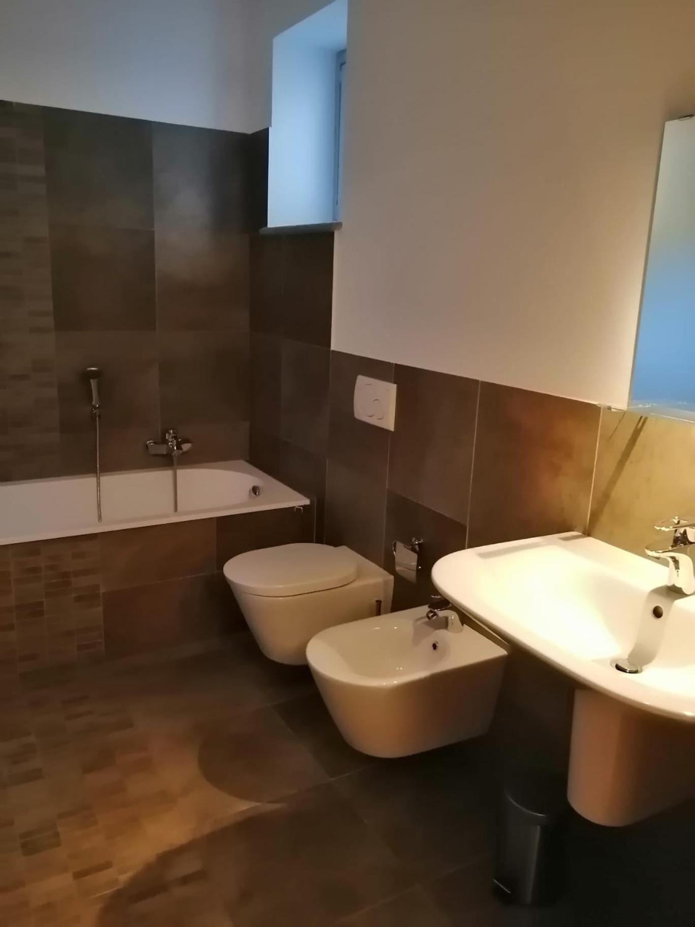 Twin Room - Photo 2