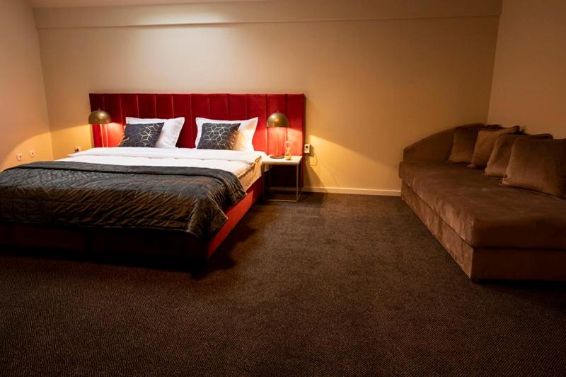 Deluxe Double Room with Extra Bed - Photo 2