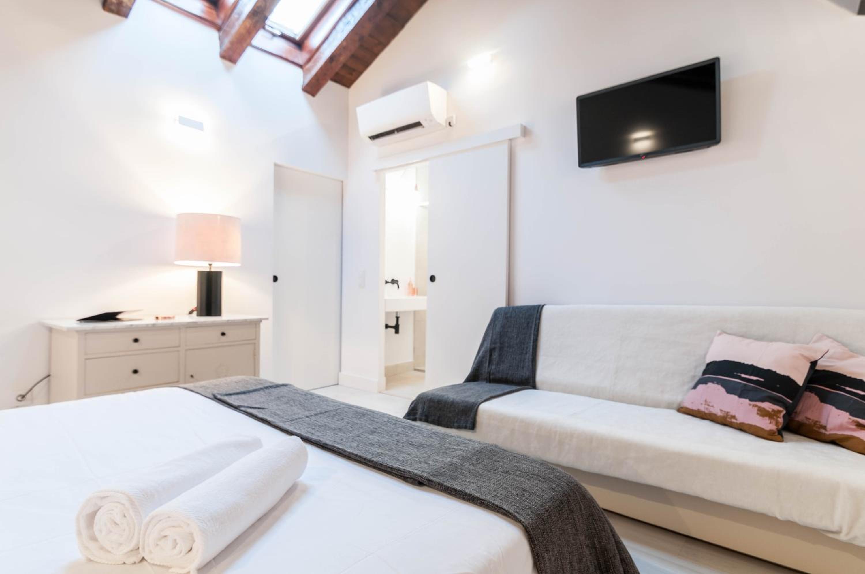 Penthouse Apartment - Photo 1