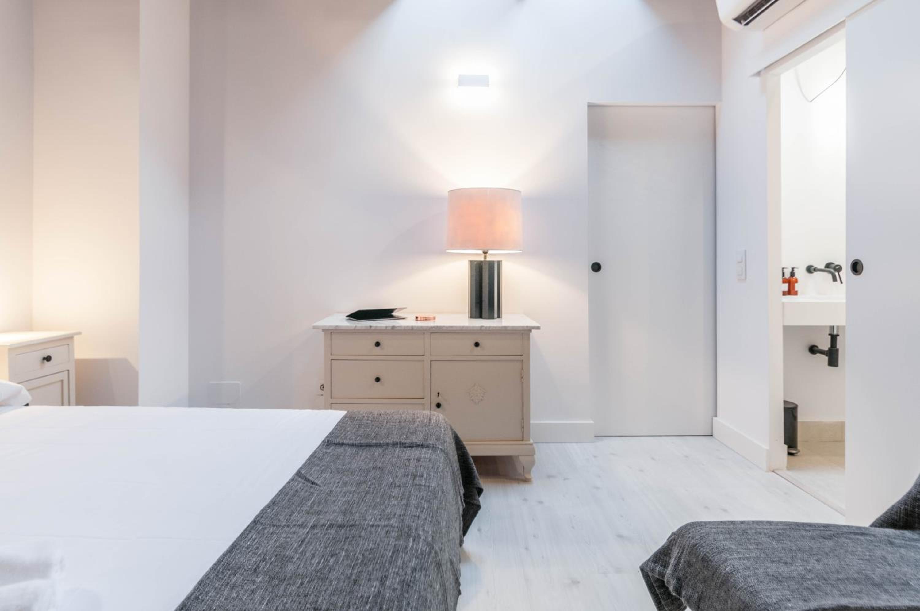 Penthouse Apartment - Photo 23
