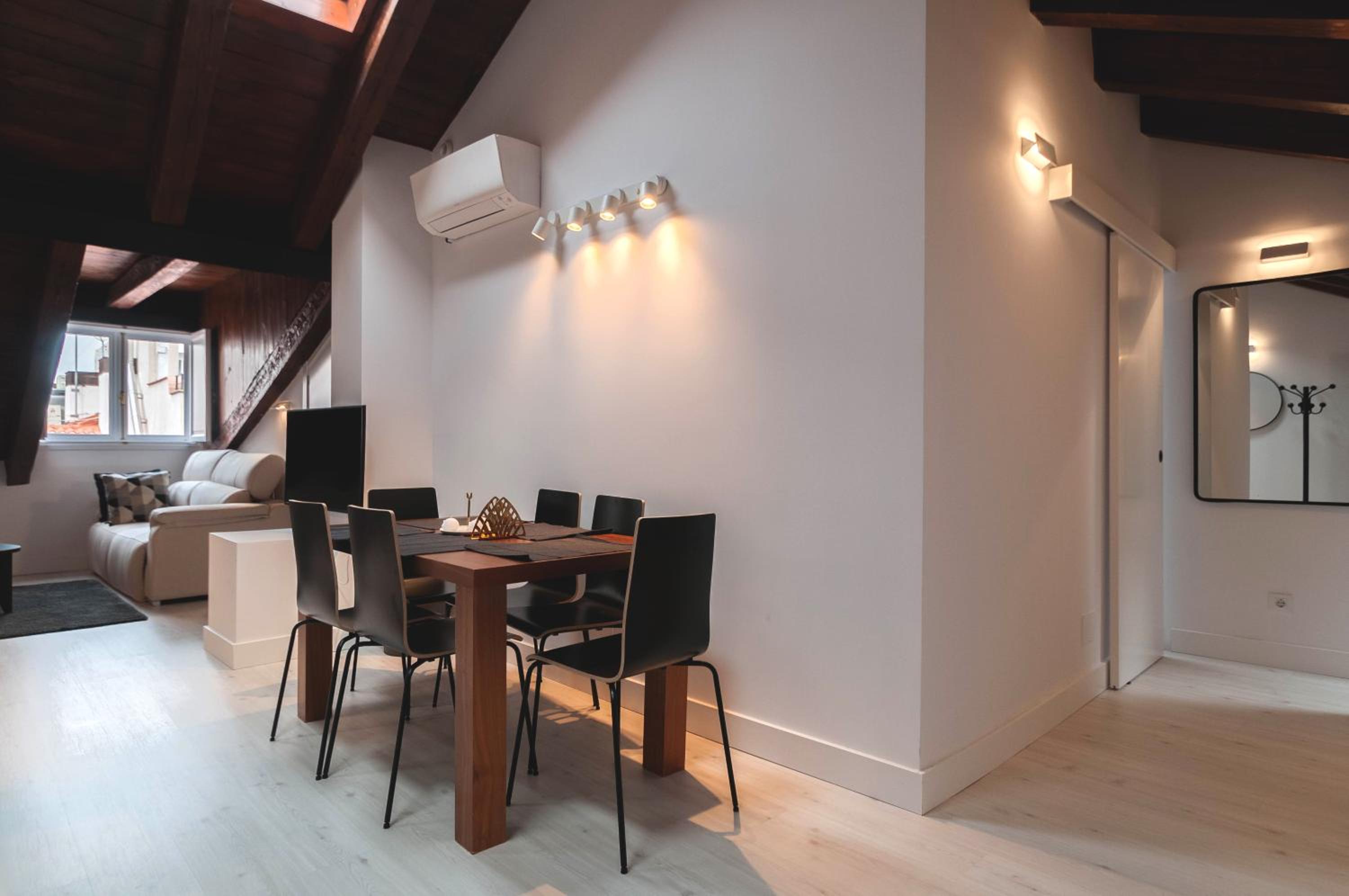 Penthouse Apartment - Photo 30
