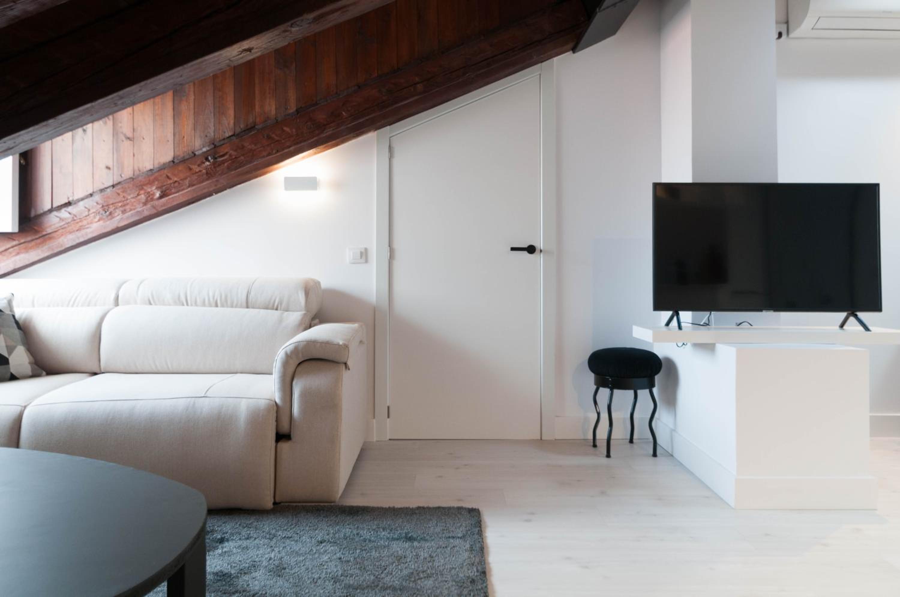 Penthouse Apartment - Photo 33