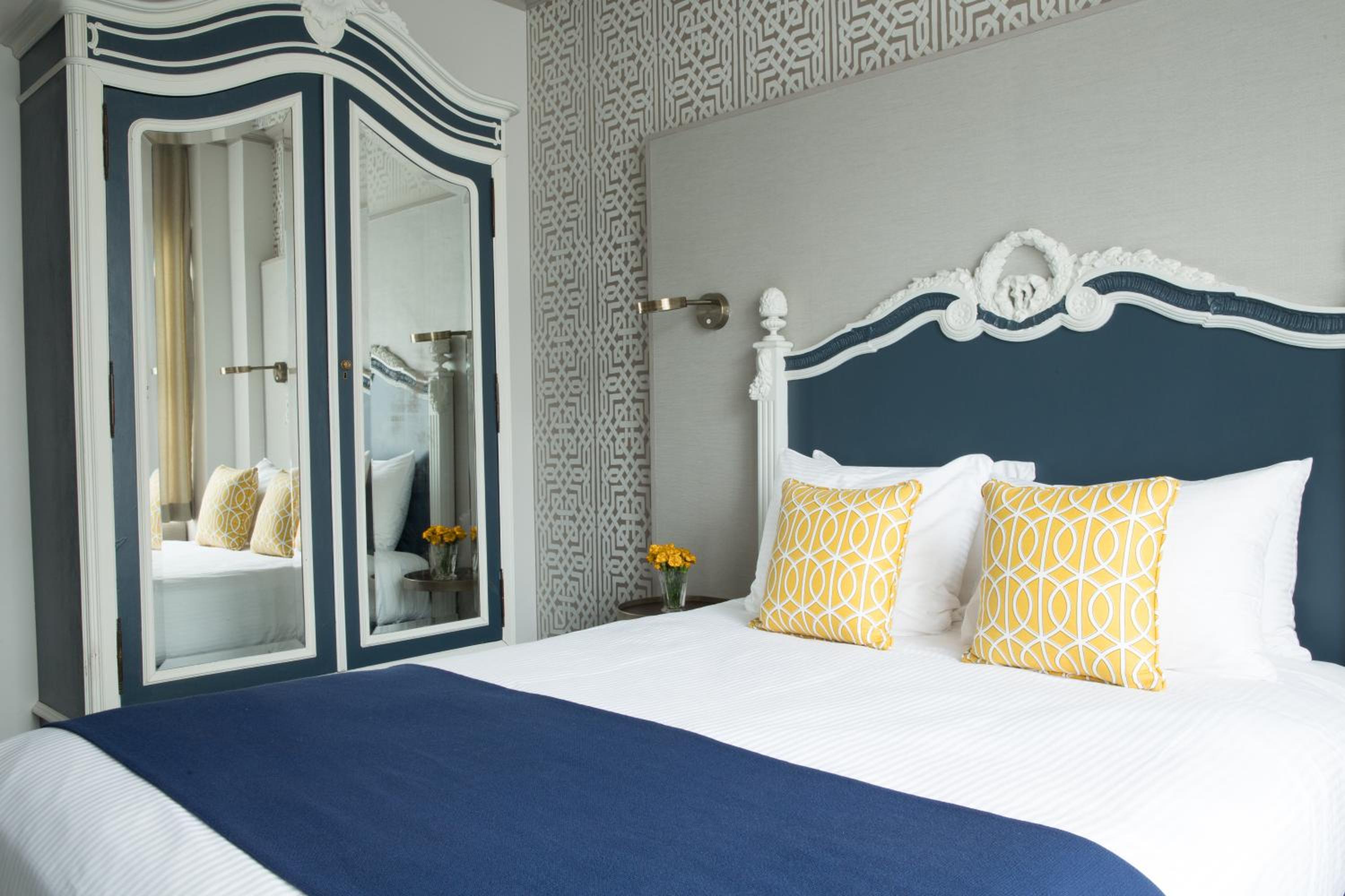 Deluxe Queen Room - Photo 5