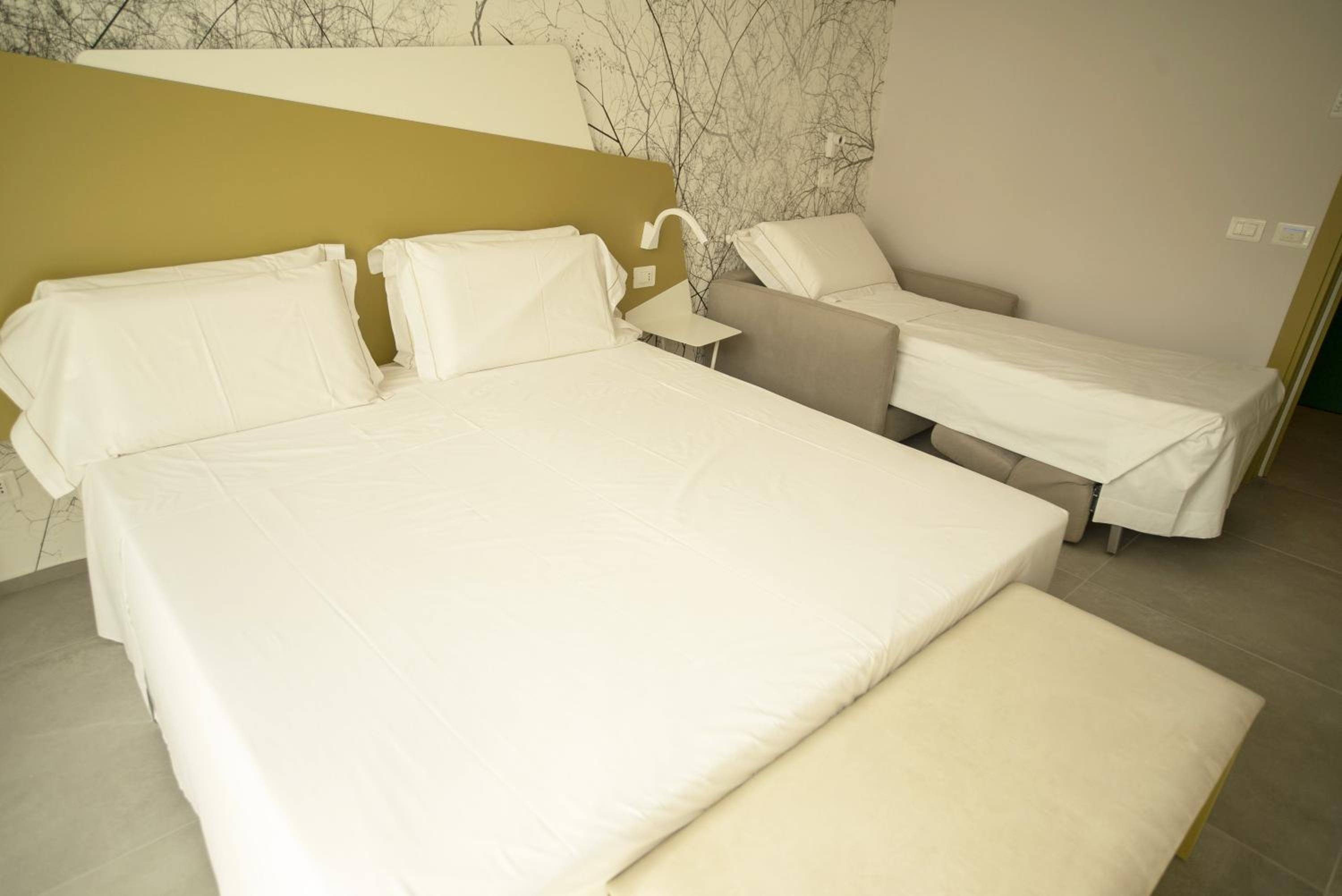 Deluxe Triple Room - Photo 3