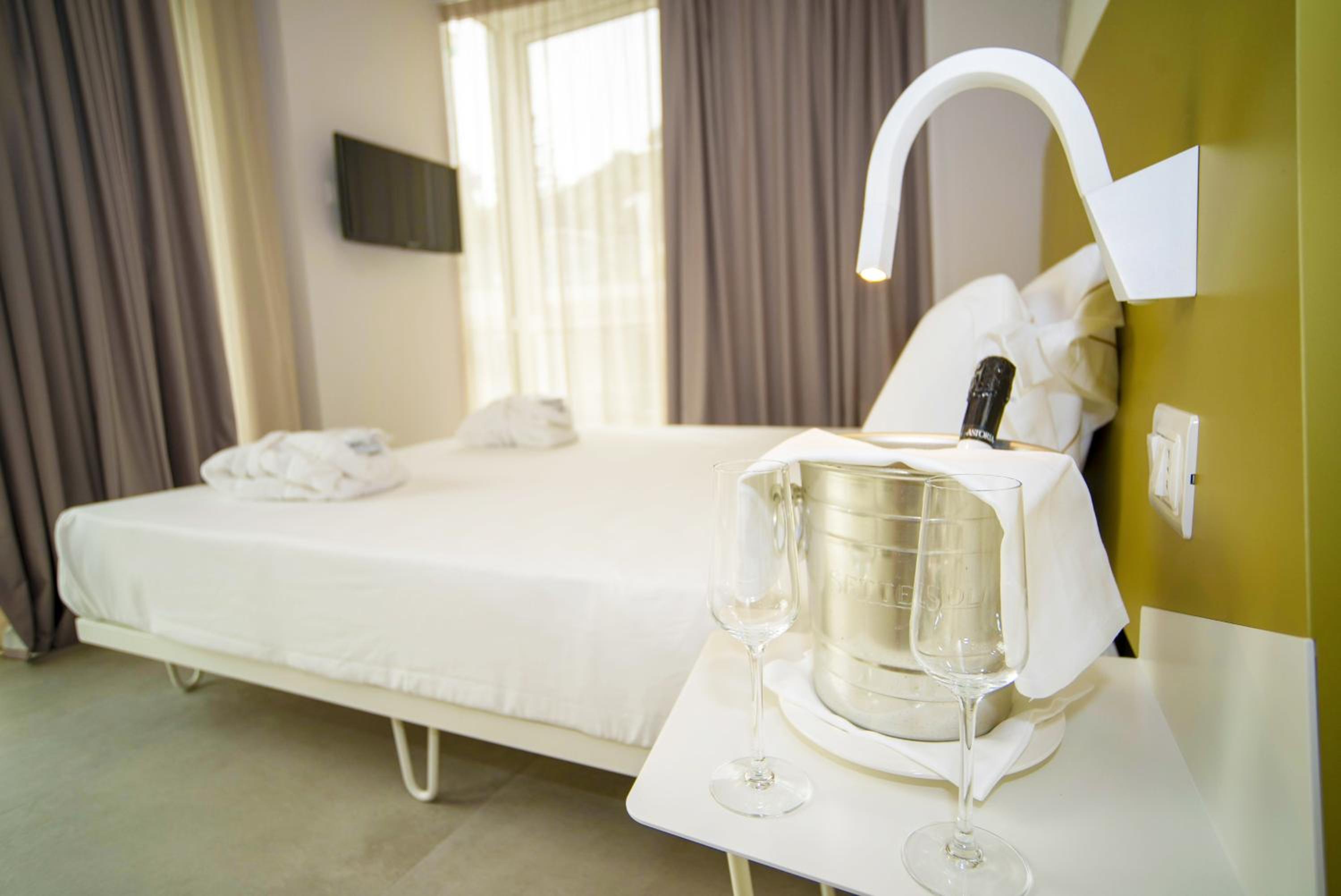  Superior Double Room - Single Use - Photo 2