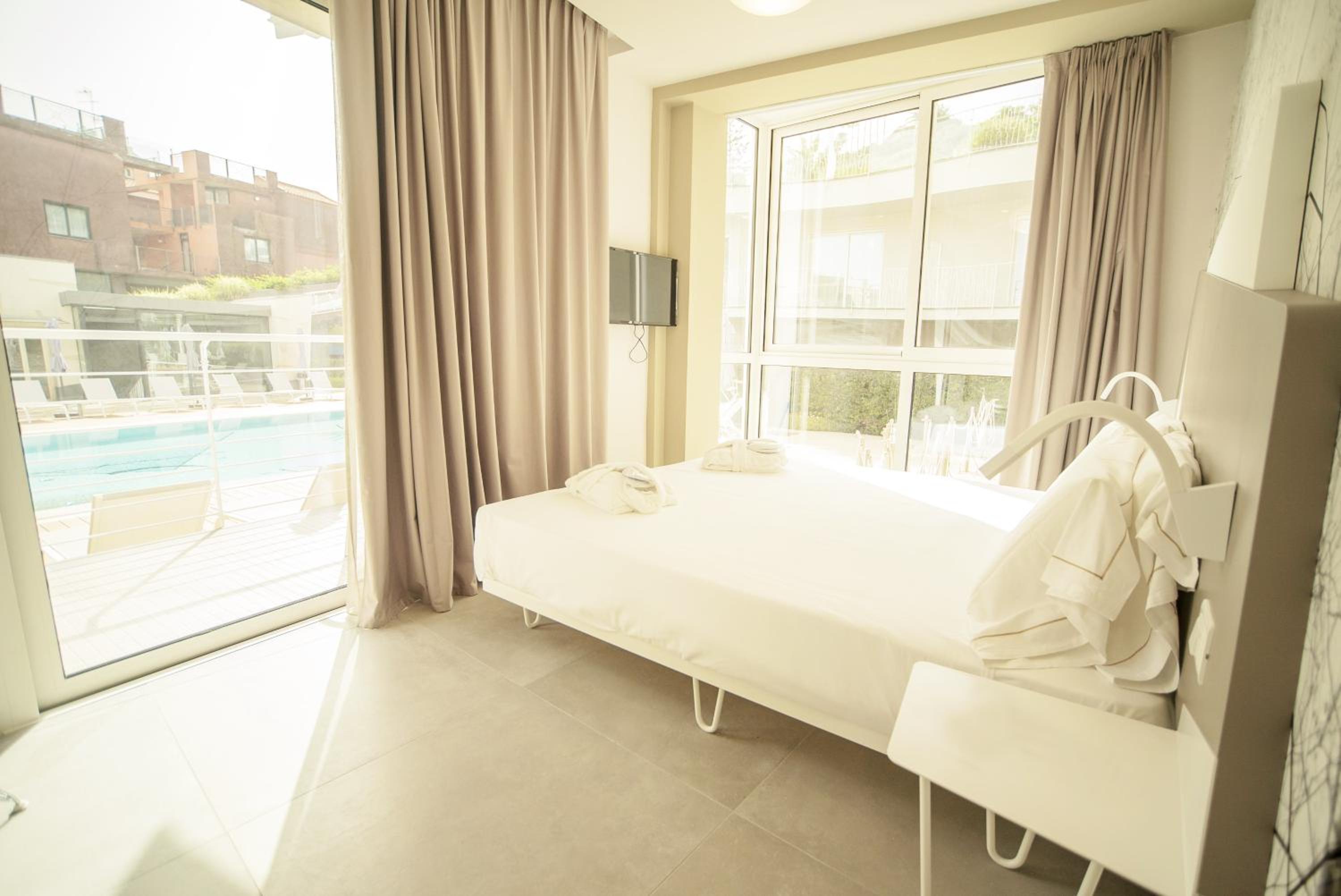  Superior Double Room - Single Use - Photo 1